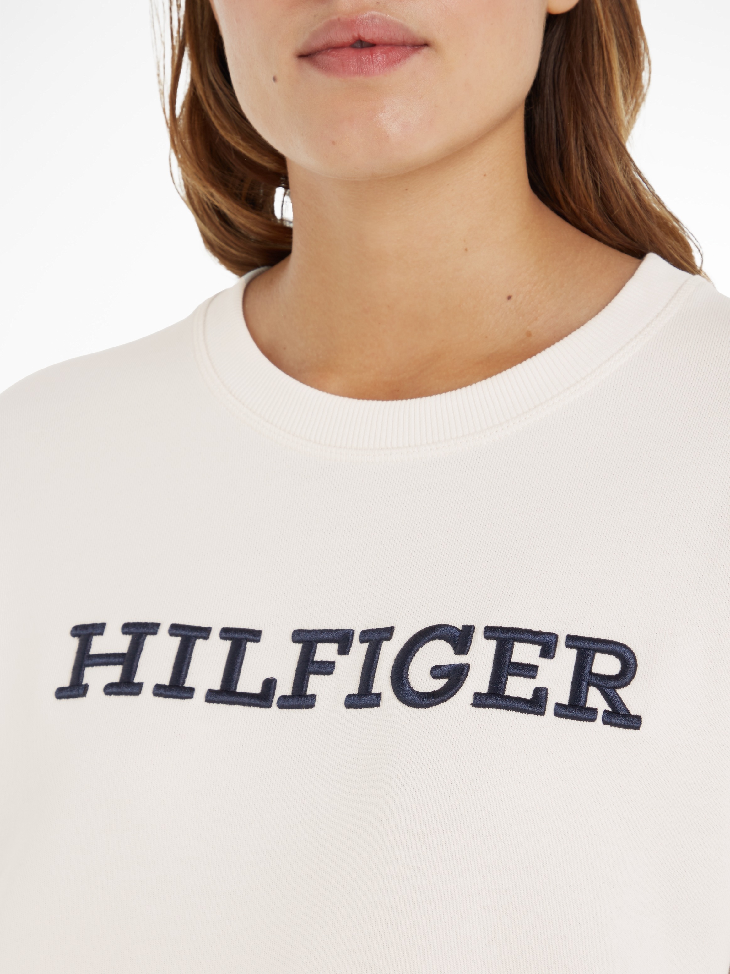 Tommy Hilfiger Sweatshirt »REG MONOTYPE EMB SWEATSHIRT«, mit markanter Hilfiger Logo-Stickerei