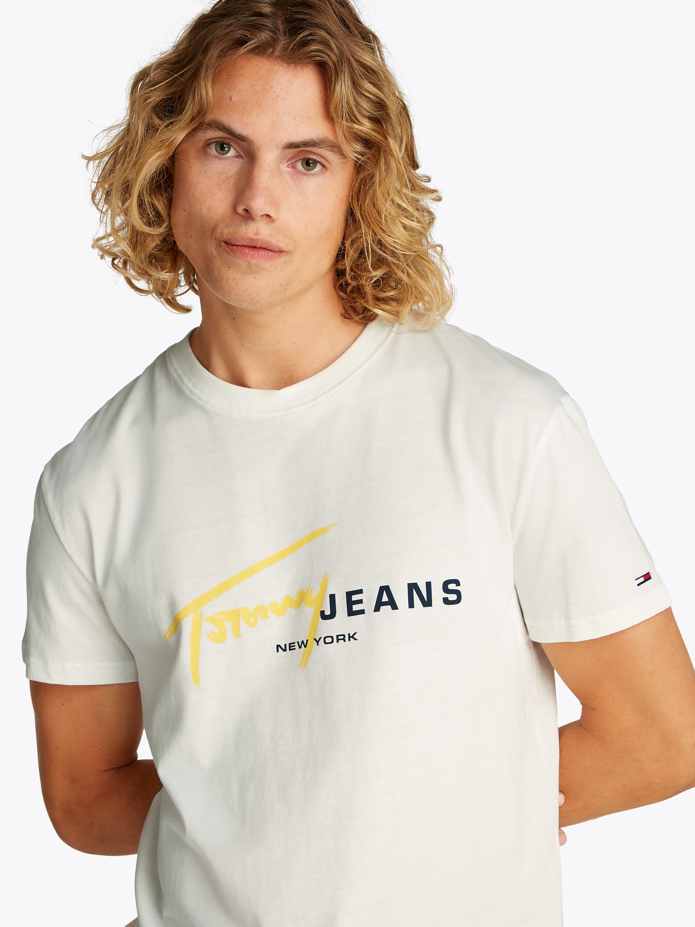 Tommy Jeans Kurzarmshirt »TJM REG SIGNTR DNA TEE EXT«, Mit Rundhalsausschnitt