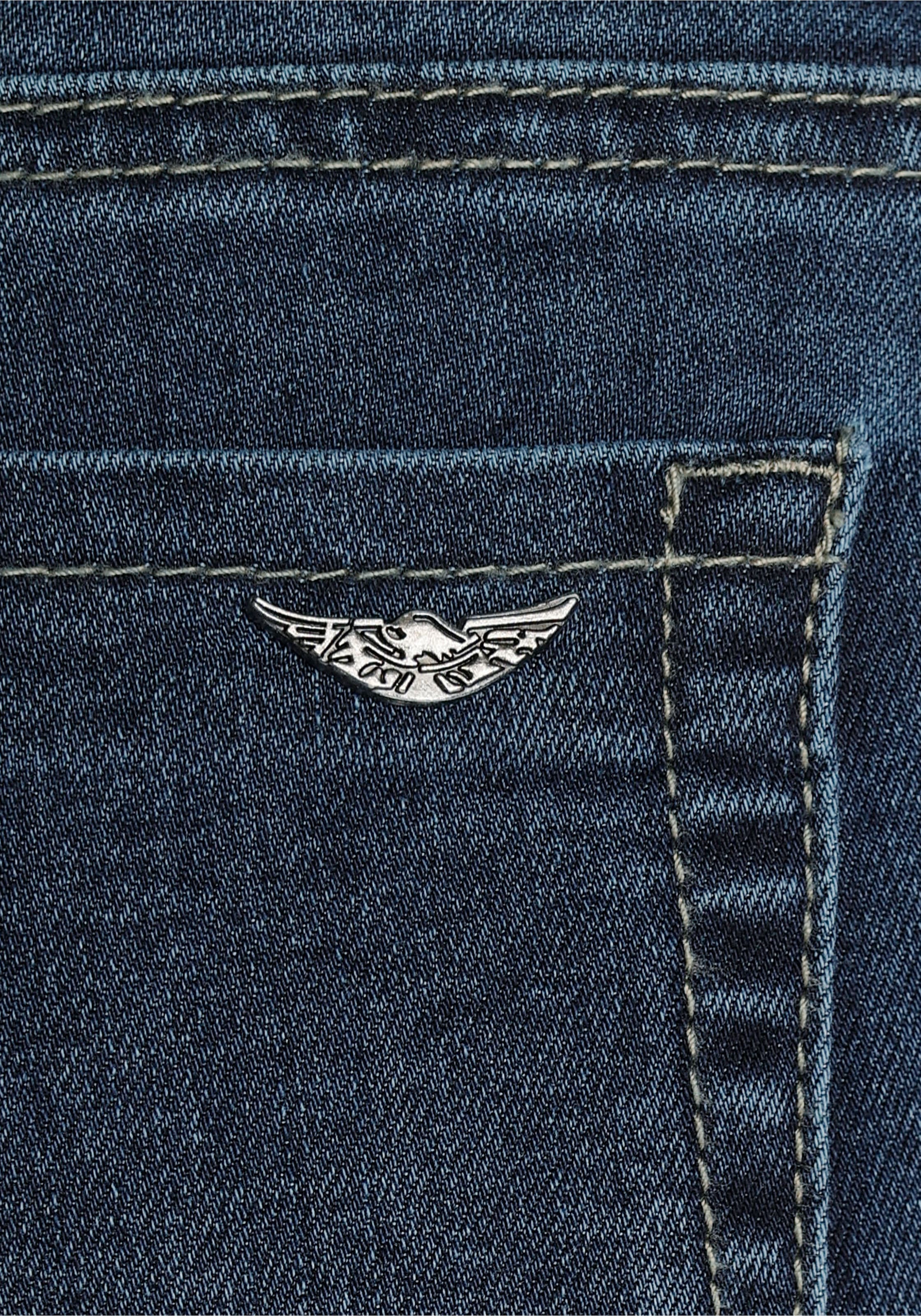 Arizona Jeansshorts »Ultra-Stretch«, extra eng geschnitten, krempelbare Beinabschlüsse
