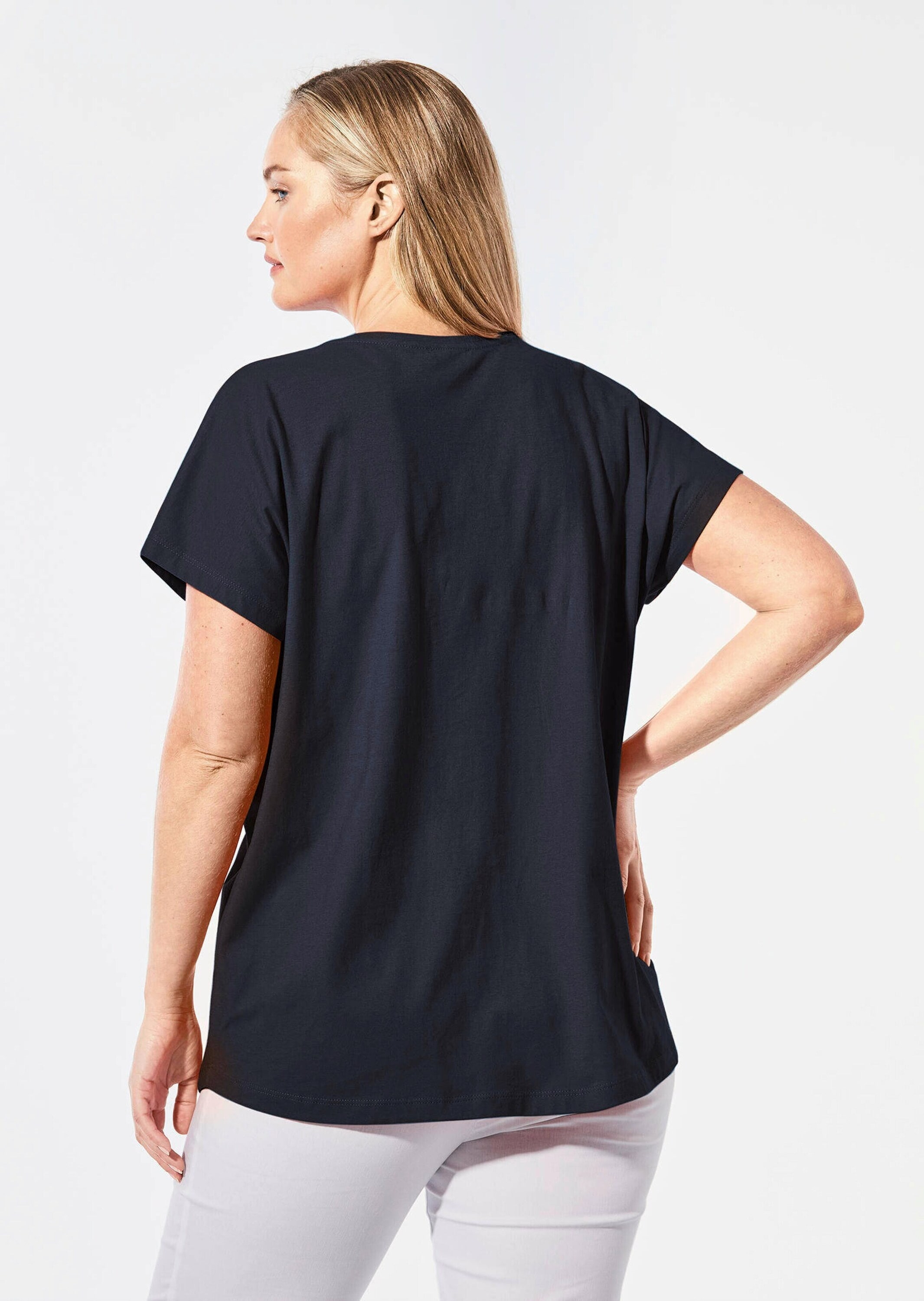 GOLDNER Kurzarmshirt »Shirt mit V-Ausschnitt« Tiefer Rundhalsausschnitt