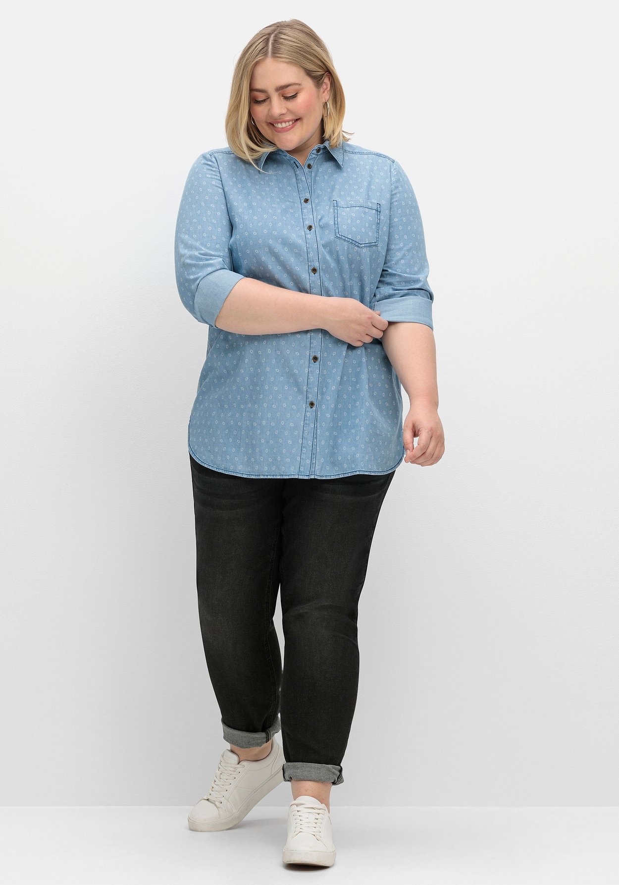 Sheego Longbluse »Jeansbluse mit Brusttasche und Tupfenprint«