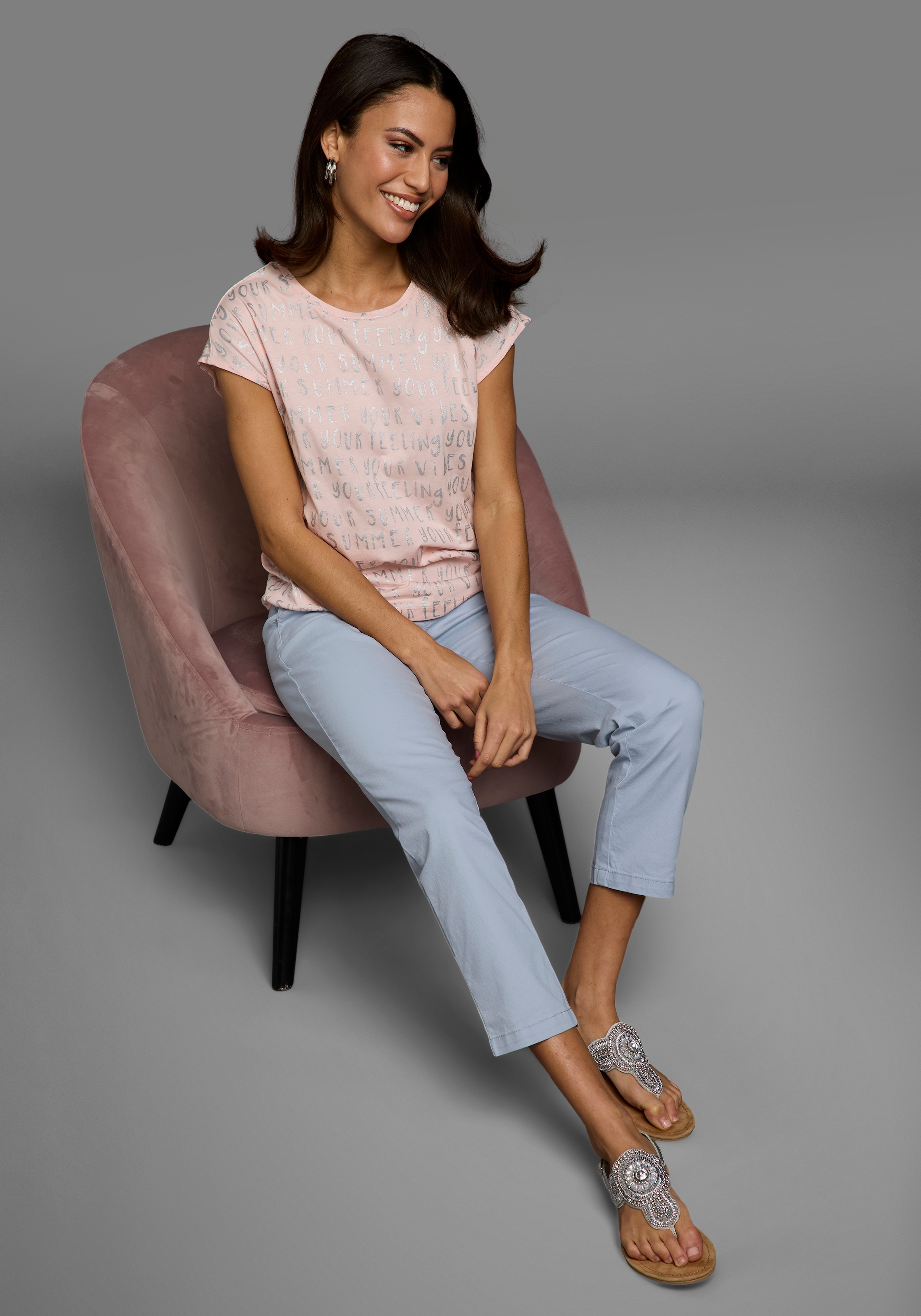 Laura Scott T-Shirt, mit sommerlichen silberfarbenen Lettering-Print - NEUE KOLLEKTION