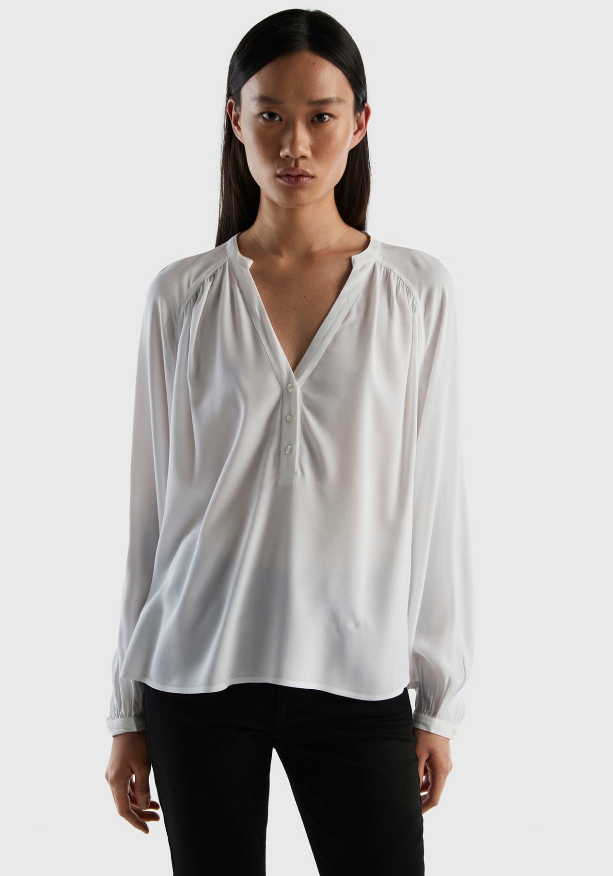 United Colors of Benetton Schlupfbluse, mit femininem Stehkragen und V-Neck kaufen