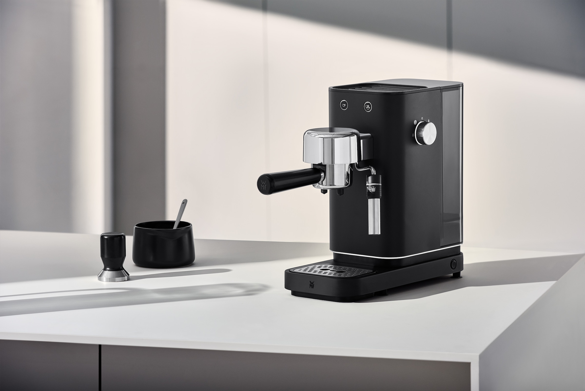 WMF Espressomaschine »Lumero Deep Black«, kompakt, dezente LED-Beleuchtung, 15 bar, 1350 Watt, Milchschaumdüse
