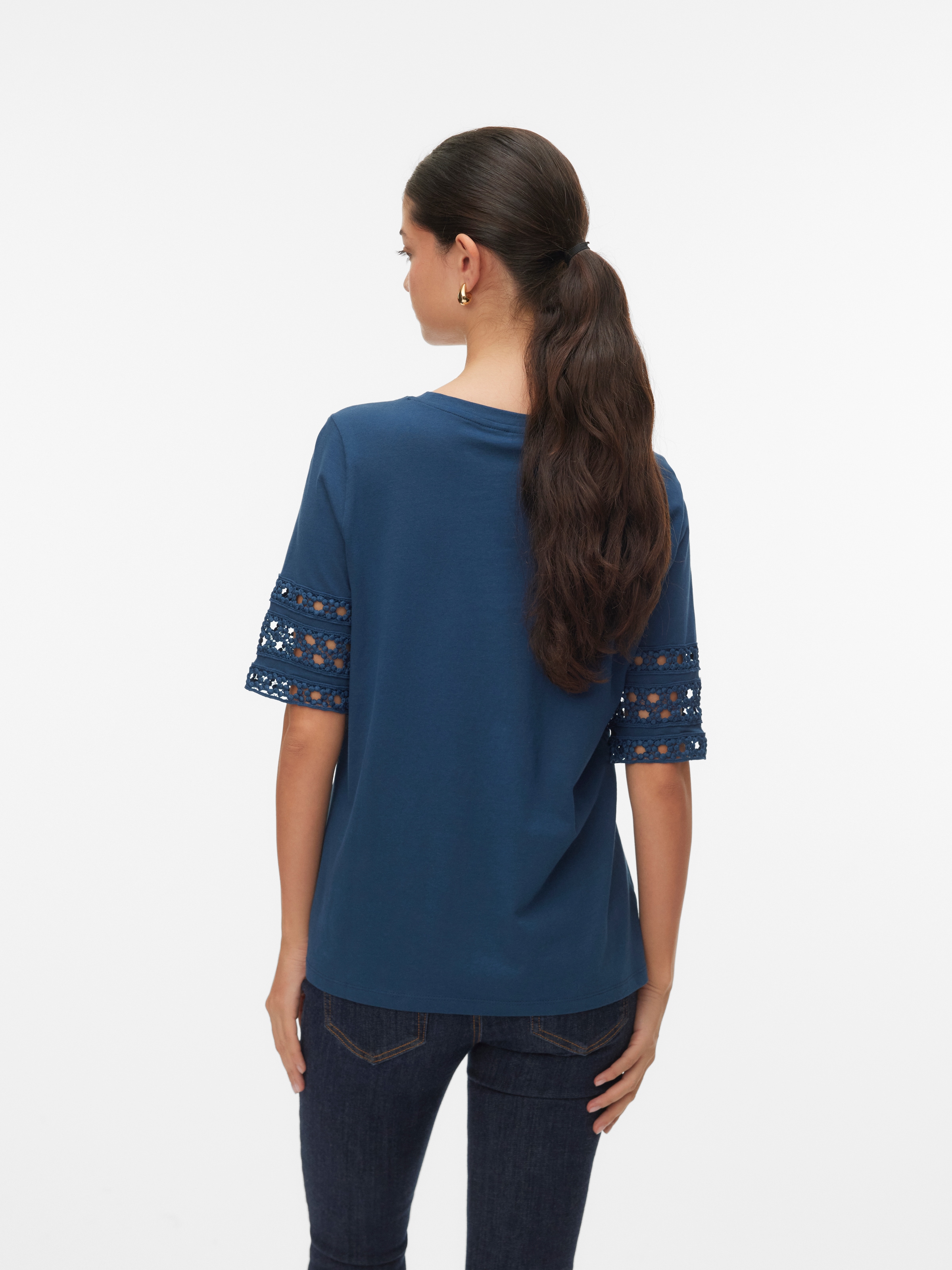Vero Moda T-Shirt »VMIVACY 2/4 O-NECK TOP JRS BTQ« mit Lochstickerei