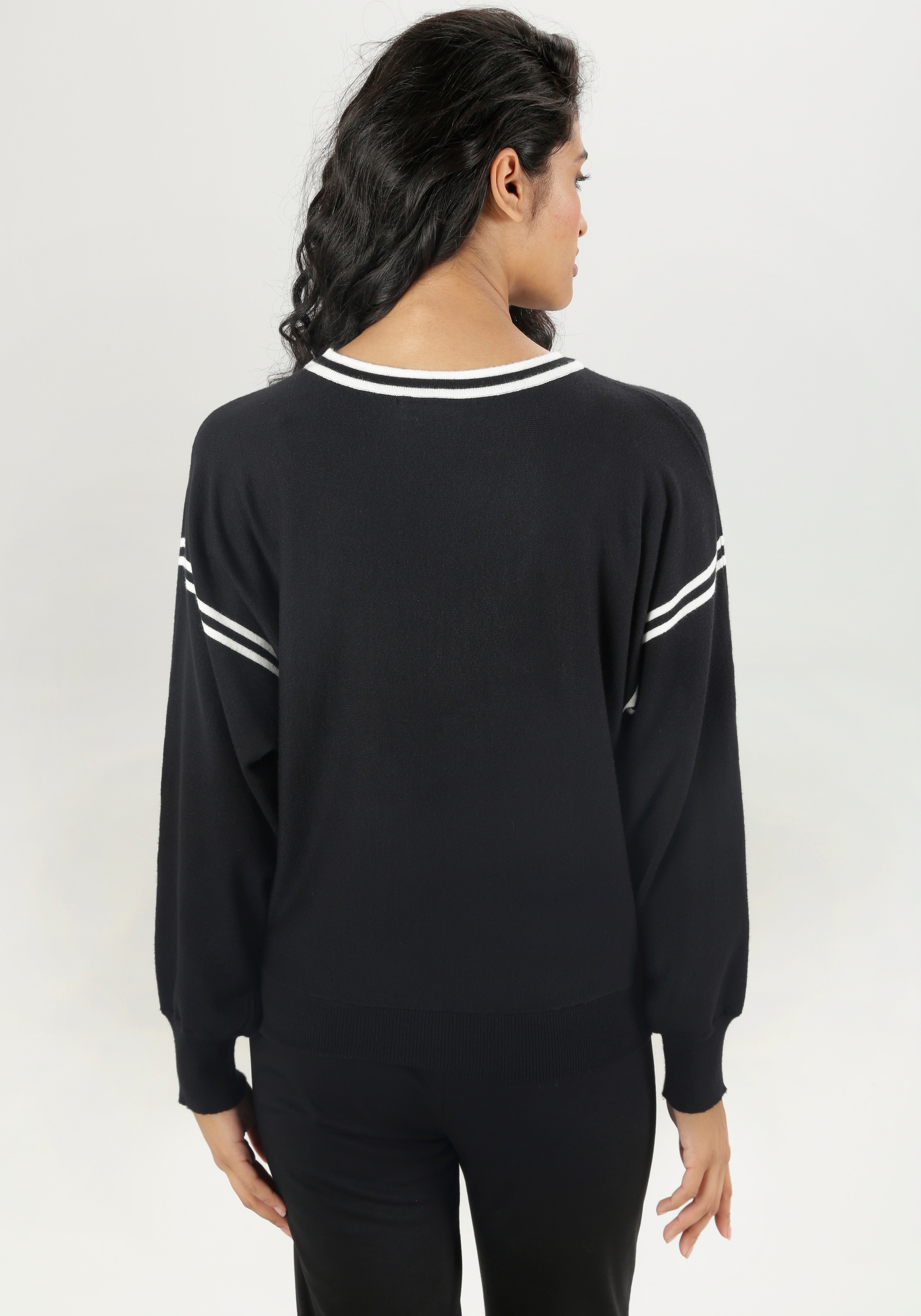 Aniston SELECTED Strickpullover, mit sportiven weißen Streifen