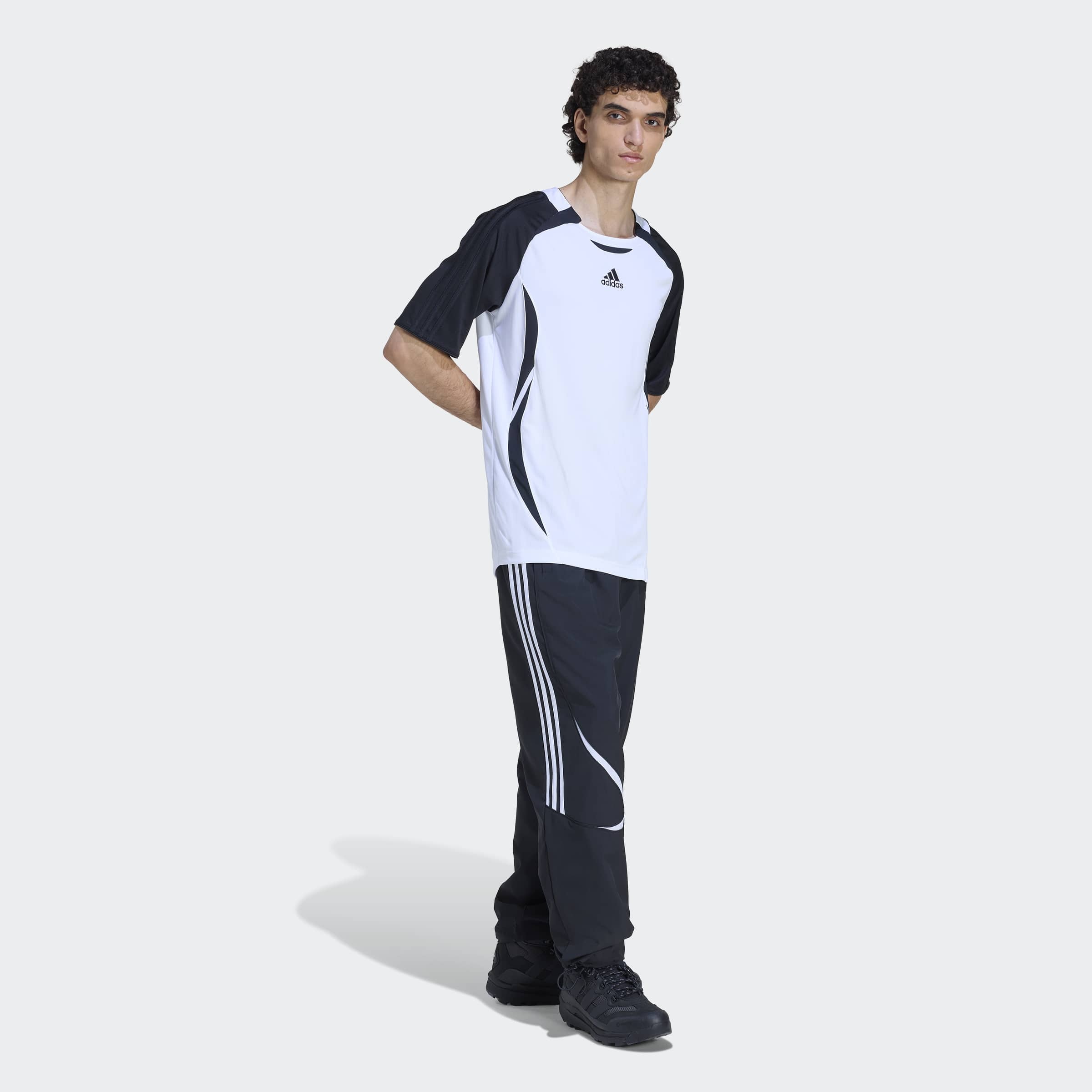 adidas Originals T-Shirt »TEAMGEIST TEE« sportlicher Look, Kurzarm, mit Rundhalsausschnitt