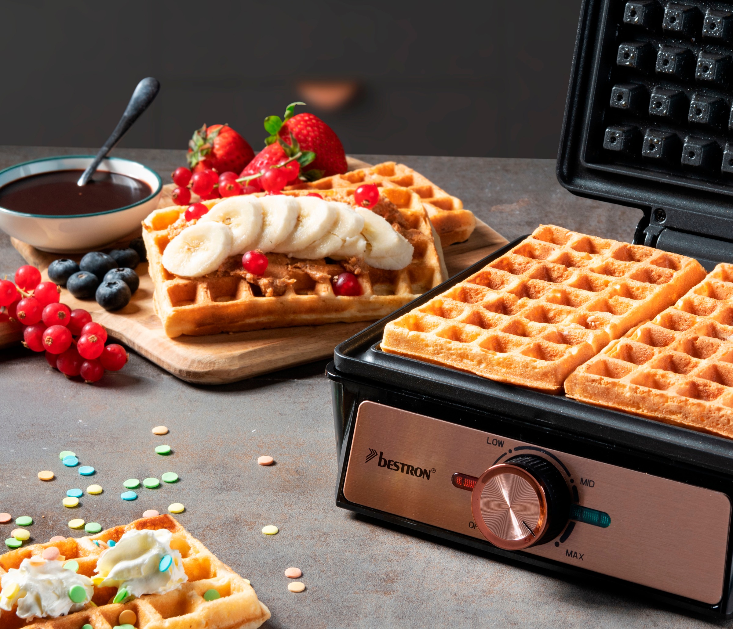 bestron Waffeleisen »AWM100CO«, 1600 W, für belgische Waffeln, Brüsseler Waffeleisen