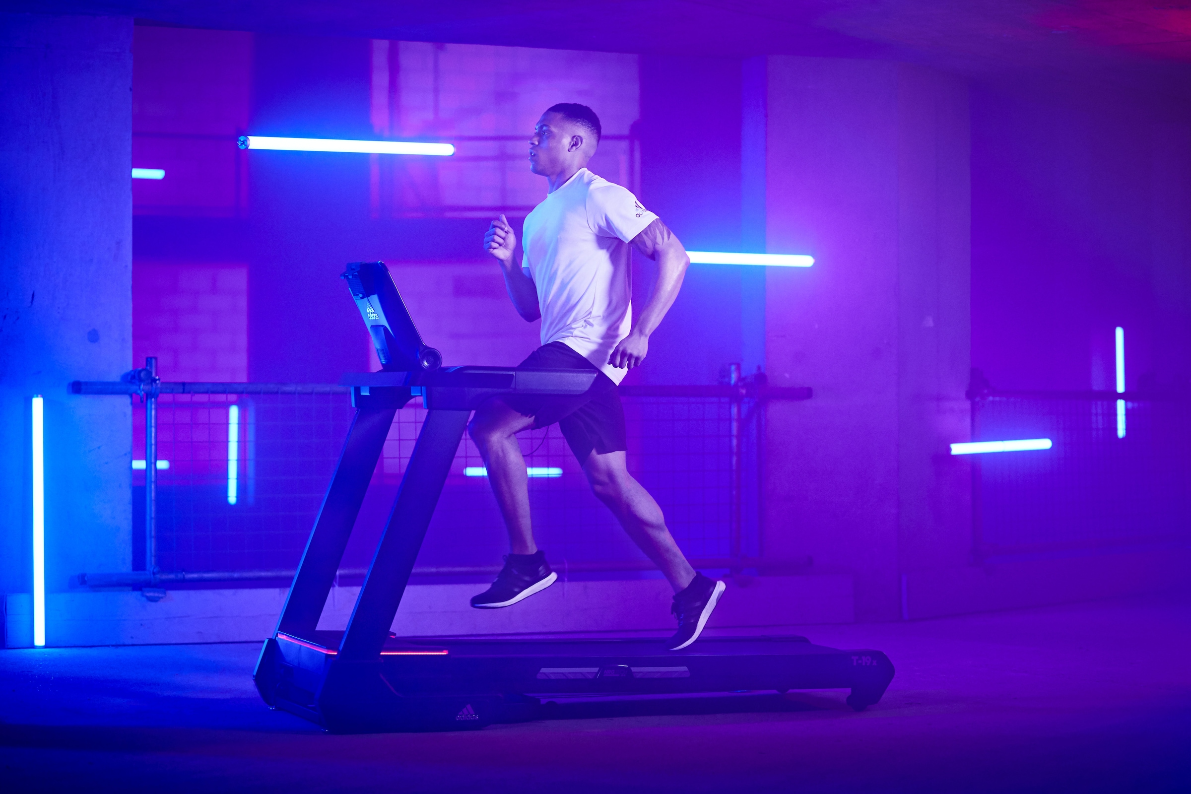 adidas Performance Laufband »T-19x«, (mit integriertem Ventilator und Tablet-Halterung), bis max. 20 km/h, klappbar