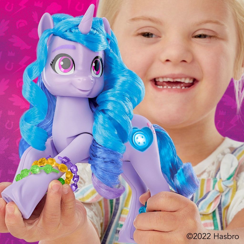Hasbro Spielfigur »Izzy Moonbow«, mit über 20 Reaktionen und leuchtendem Schönheitsfleck