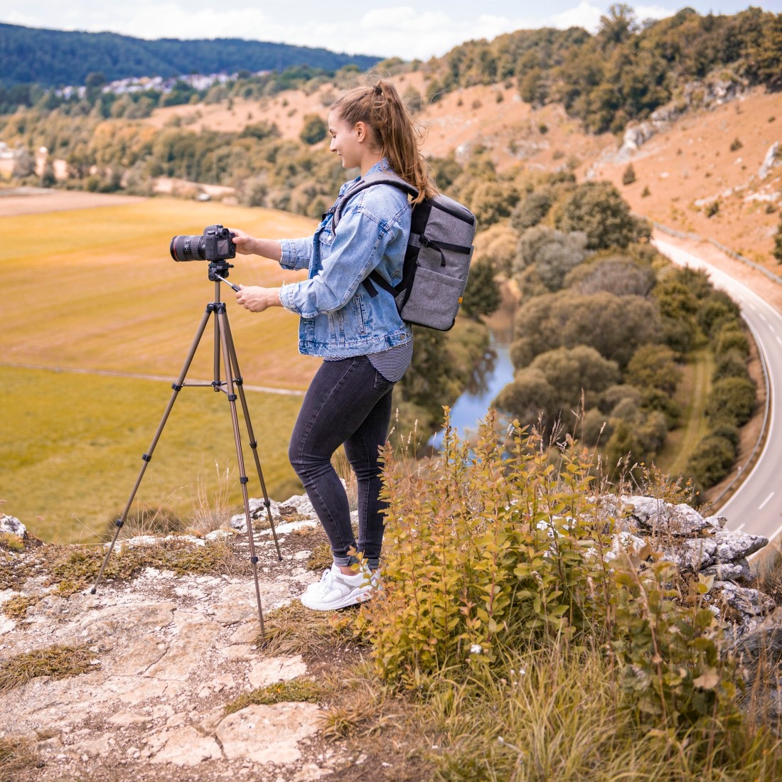 Hama Dreibeinstativ »Dreibeinstativ für Foto und Videokameras, 3D 3-Wege Stativkopf, beige«, 3 fach ausziehbar von 42,5 bis 125 cm, Schnellwechselplatte