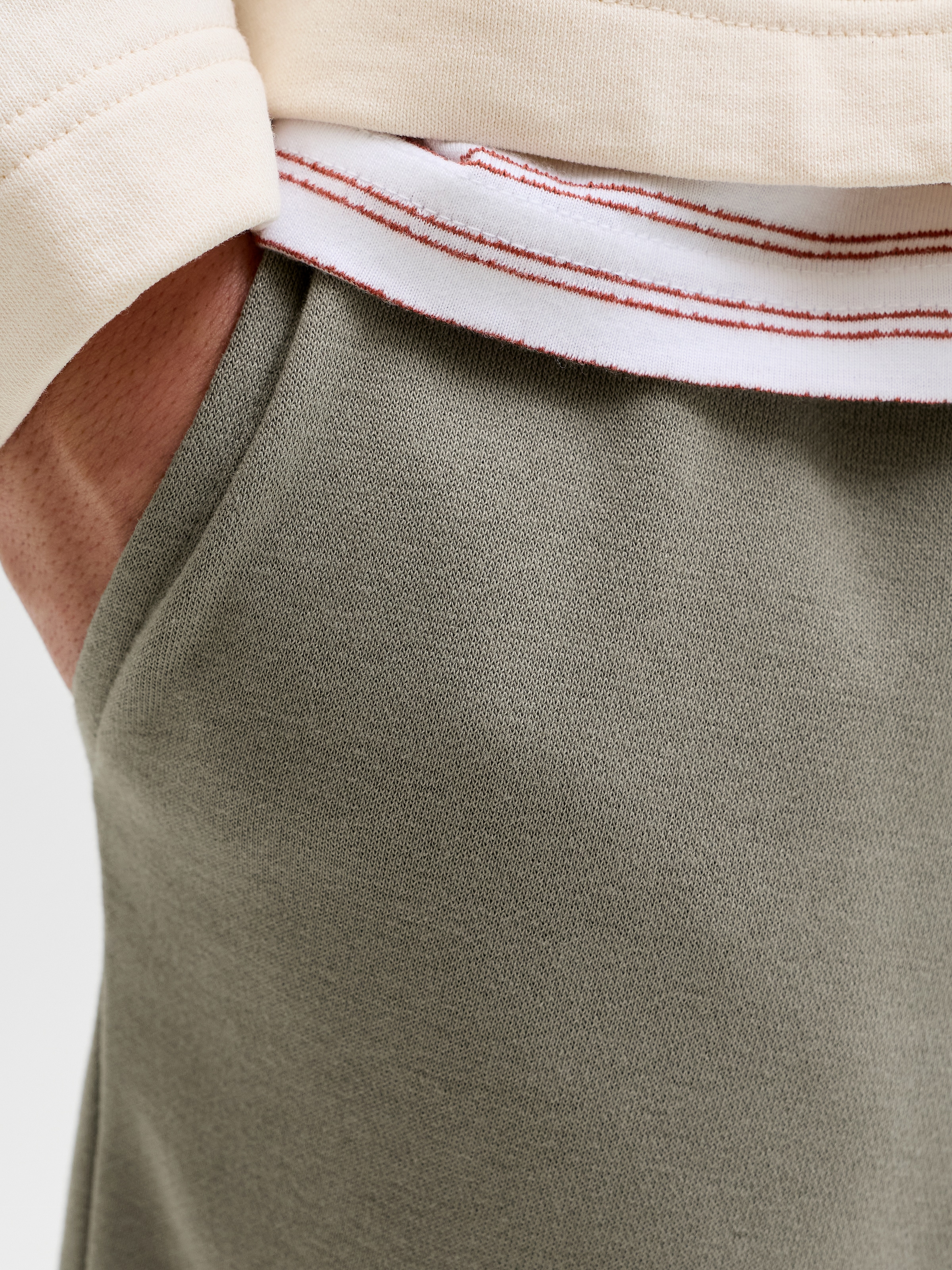 Jack & Jones Sweatshorts »JPSTGORDON mit elastischem Bund«  unifarben, modisch, regular fit, Webstoff