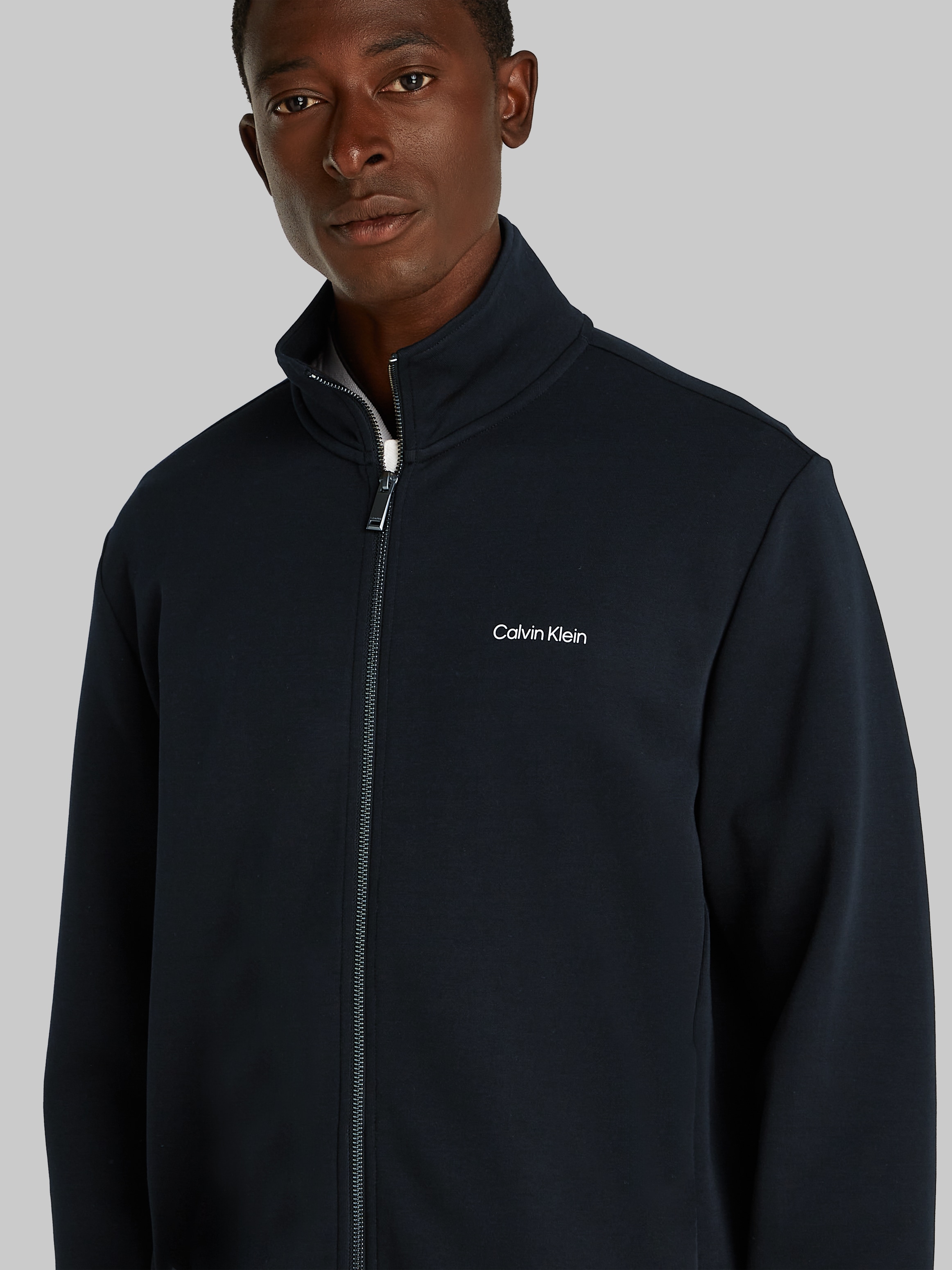 Calvin Klein Sweatshirt »MICRO LOGO MOCK NECK ZIP THROUGH«, mit Logo auf der Brust