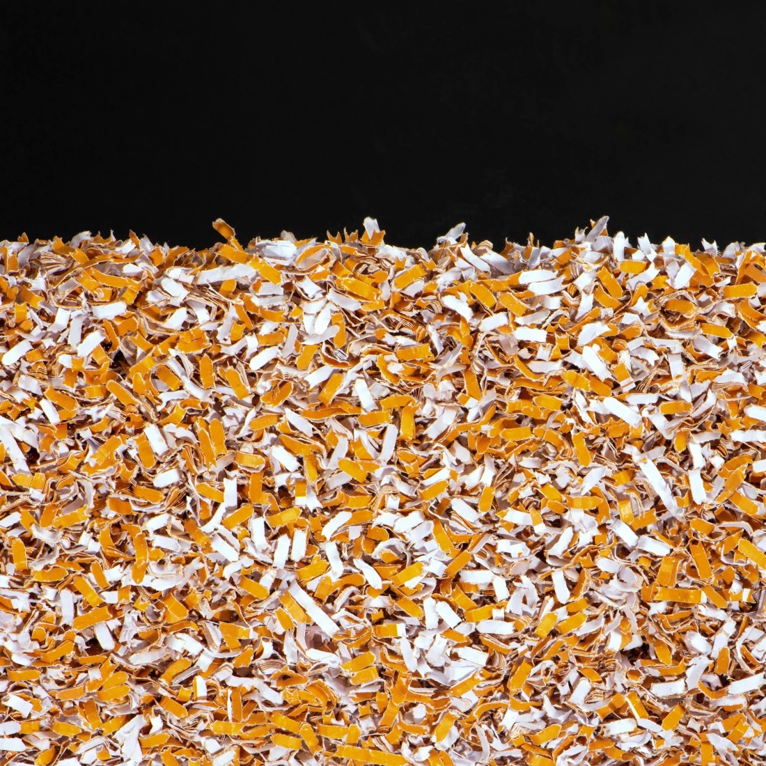 Hama Aktenvernichter »Aktenvernichter Mikroschnitt (Papier + Plastik, Korb, 120 Blatt, P4)« Mit Papierkorb, 4 x 20 mm Schnitzel, Automatik, Rücklauf