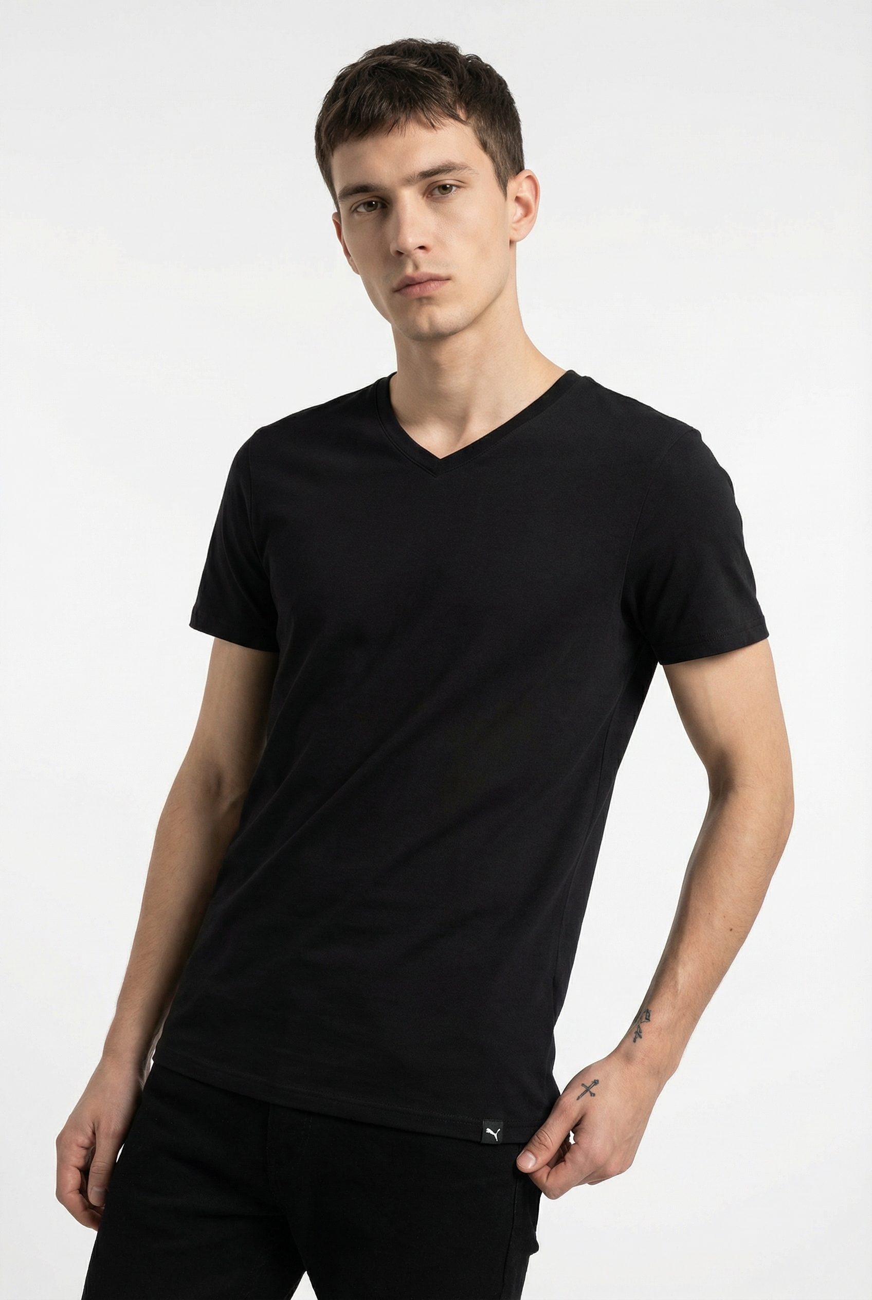 PUMA T-Shirt »PUMA EVERYDAY V-NECK TEE« 2er Pack,  mit kurzen Ärmeln und V-Ausschnitt