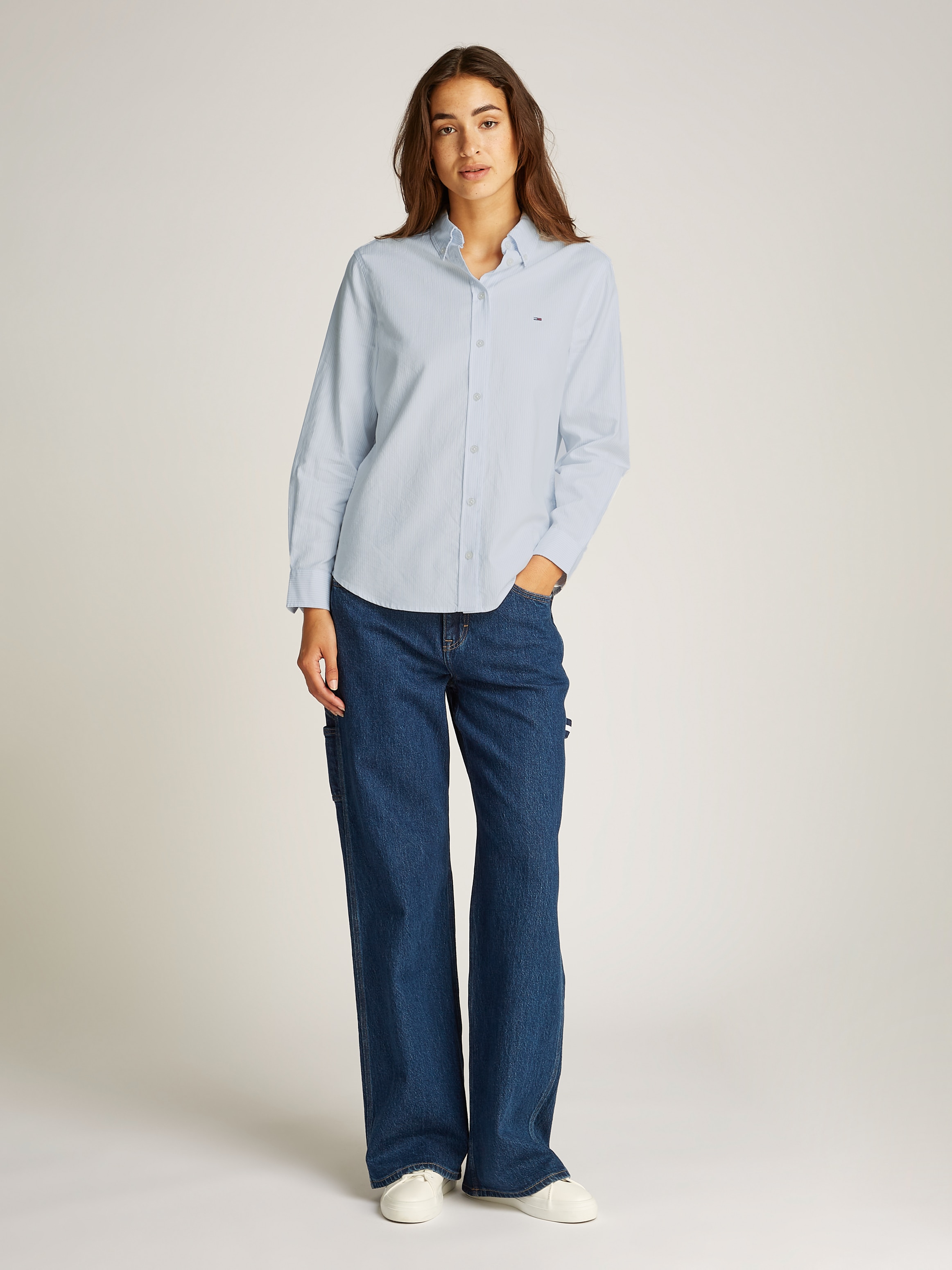 Tommy Jeans Hemdbluse »TJW REG OXFORD SHIRT«, mit Logostickerei
