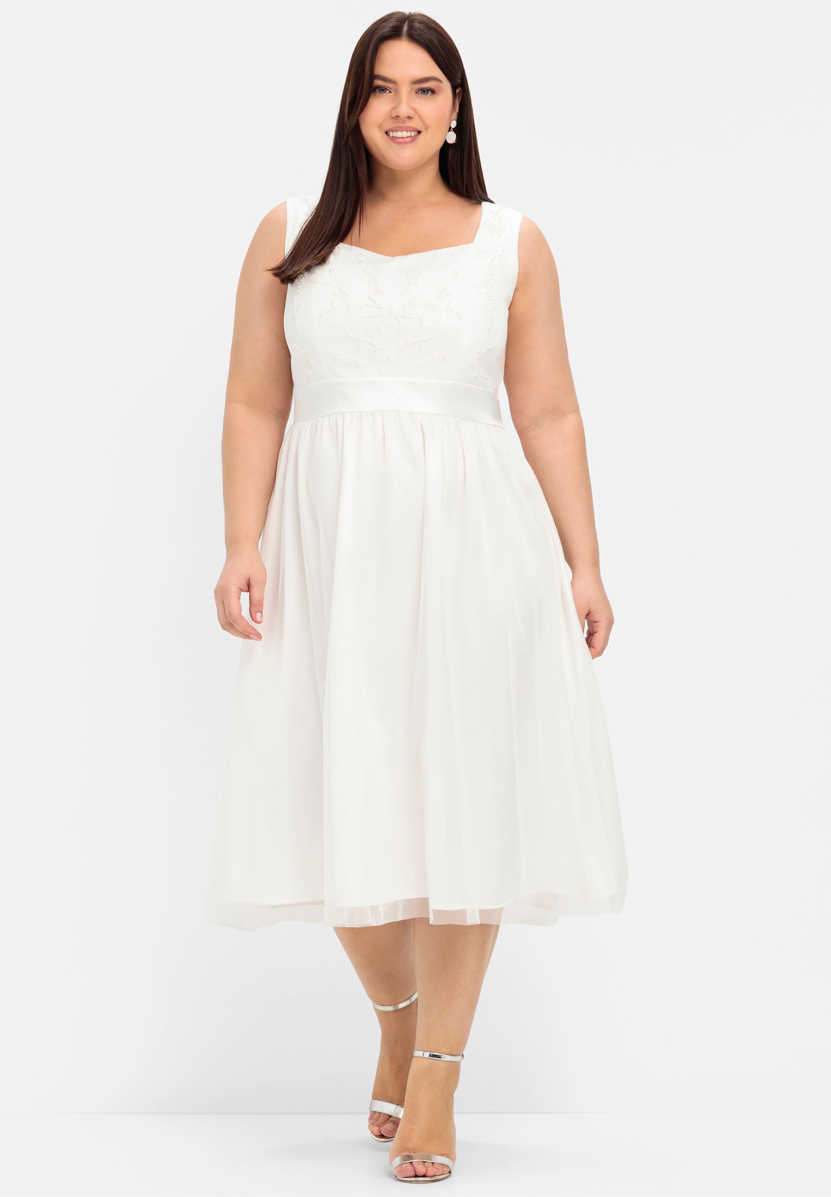 Sheego Cocktailkleid »Abendkleid Abendkleid mit Stickerei und Perlen« Ohne Tasche mit Stickerei
