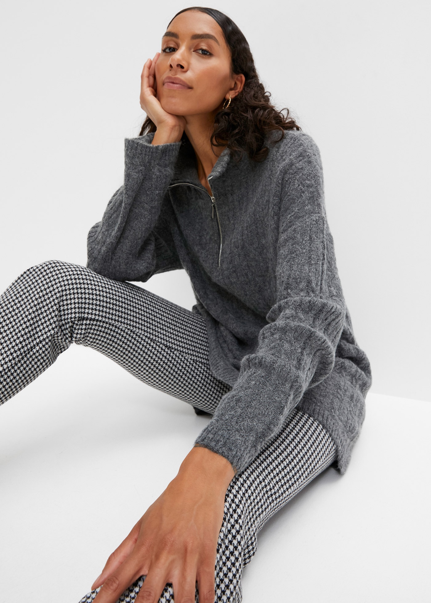 bonprix Longpullover aus Polyacryl, Polyester und Elasthan, mit Stehkragen