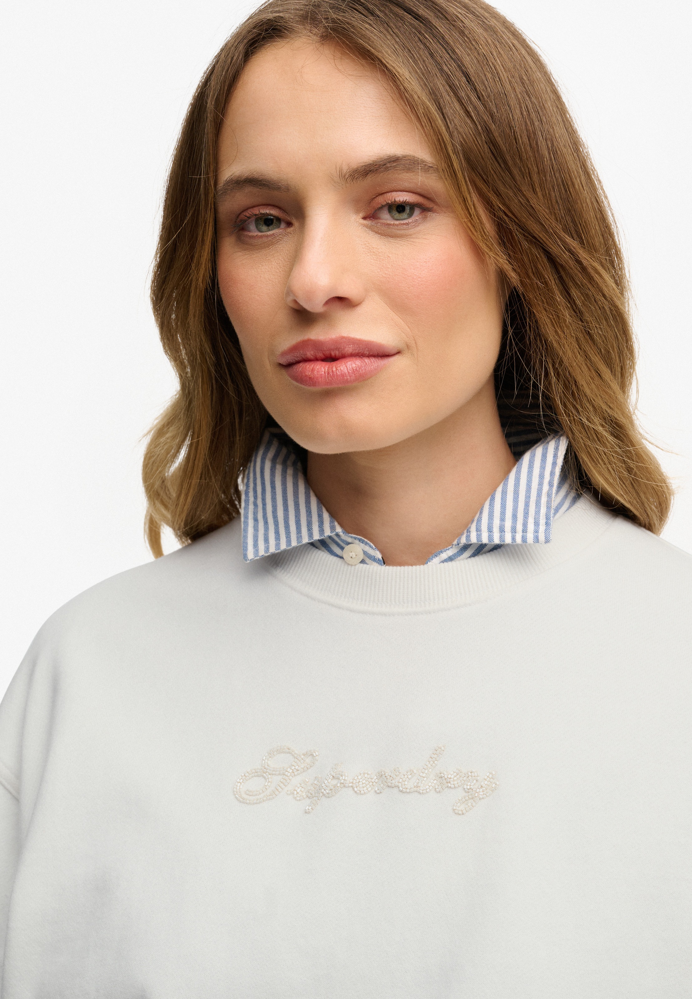 Superdry Sweatshirt »SCRIPT BRAND LOOSE CREW«, mit Markenlogo aus Perlenstickerei auf der Brust
