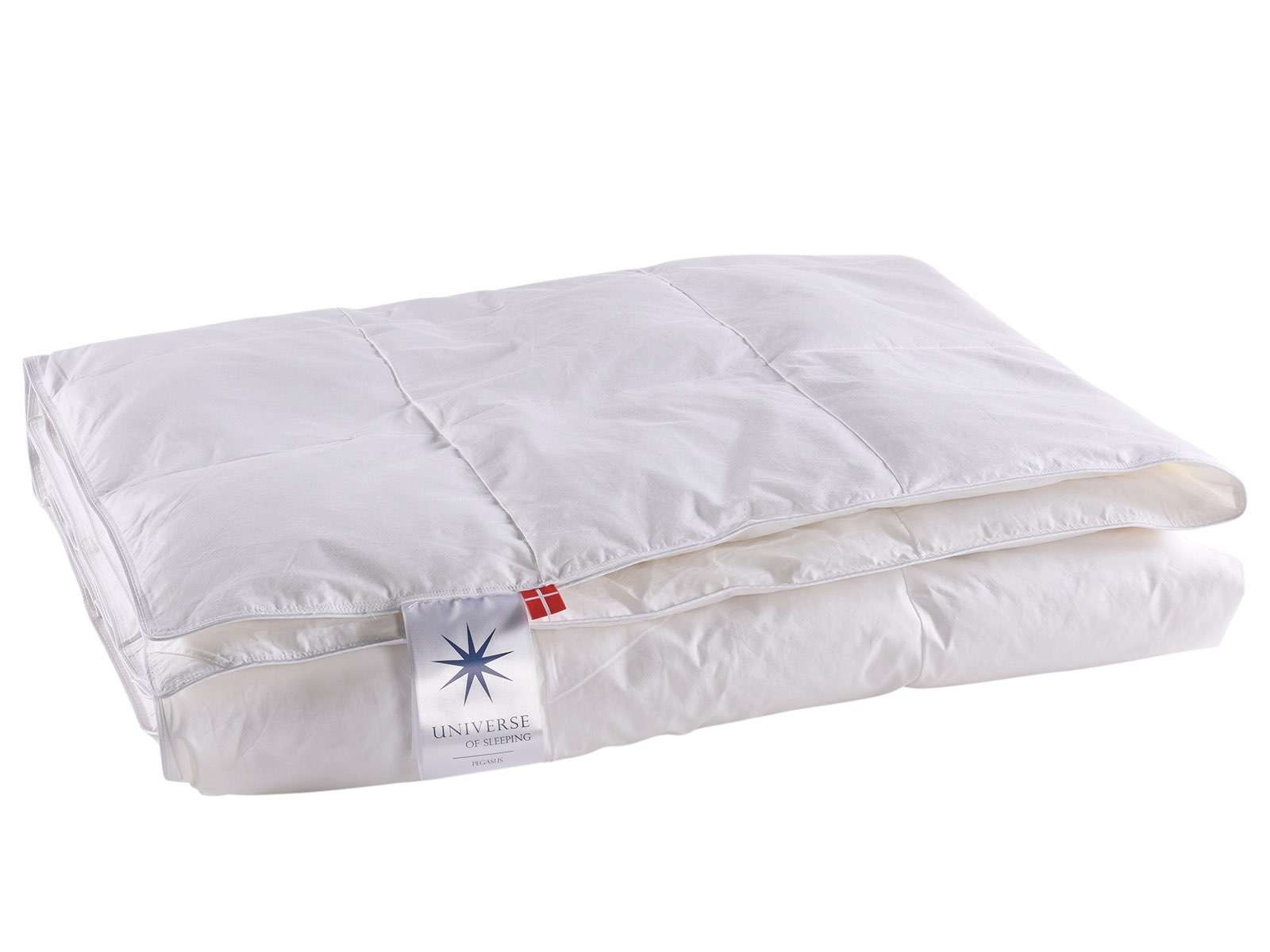 Universe of sleeping Kunstfaserbettdecke »Pegasus, pflegeleicht, Allergikergeeignet, 3 Wärmekl., Made in Denmark«, leicht, Füllung Mischung aus 50% Polyesterfasern & 50% Europäische Feder-Daunenfüllung, (1 St.)