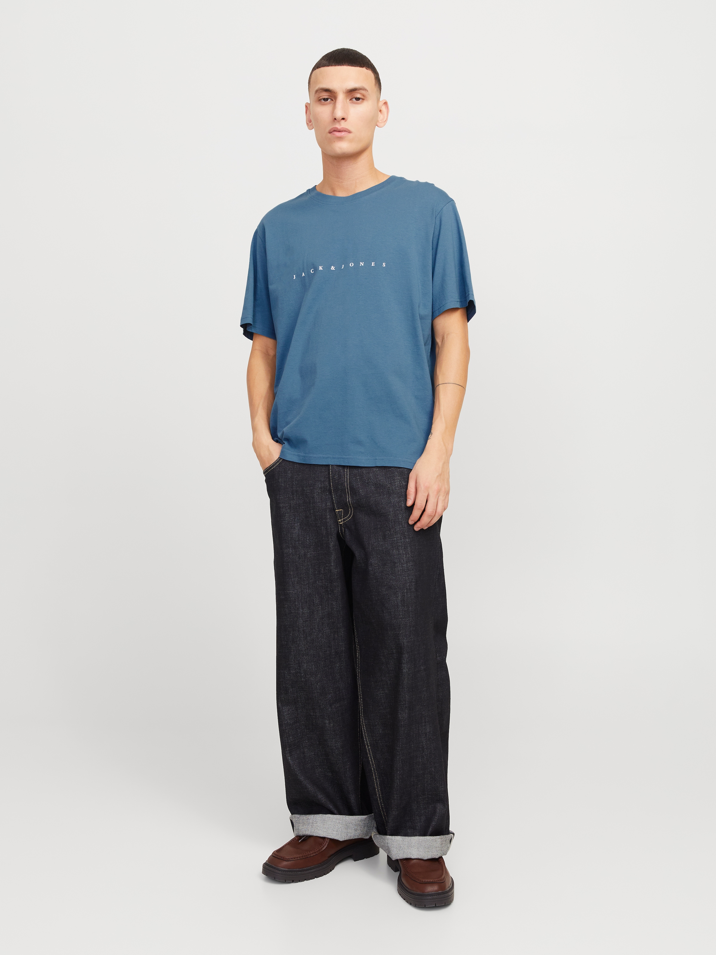 Jack & Jones Rundhalsshirt »JJESTAR JJ TEE SS NOOS«, mit Logo Schriftzug