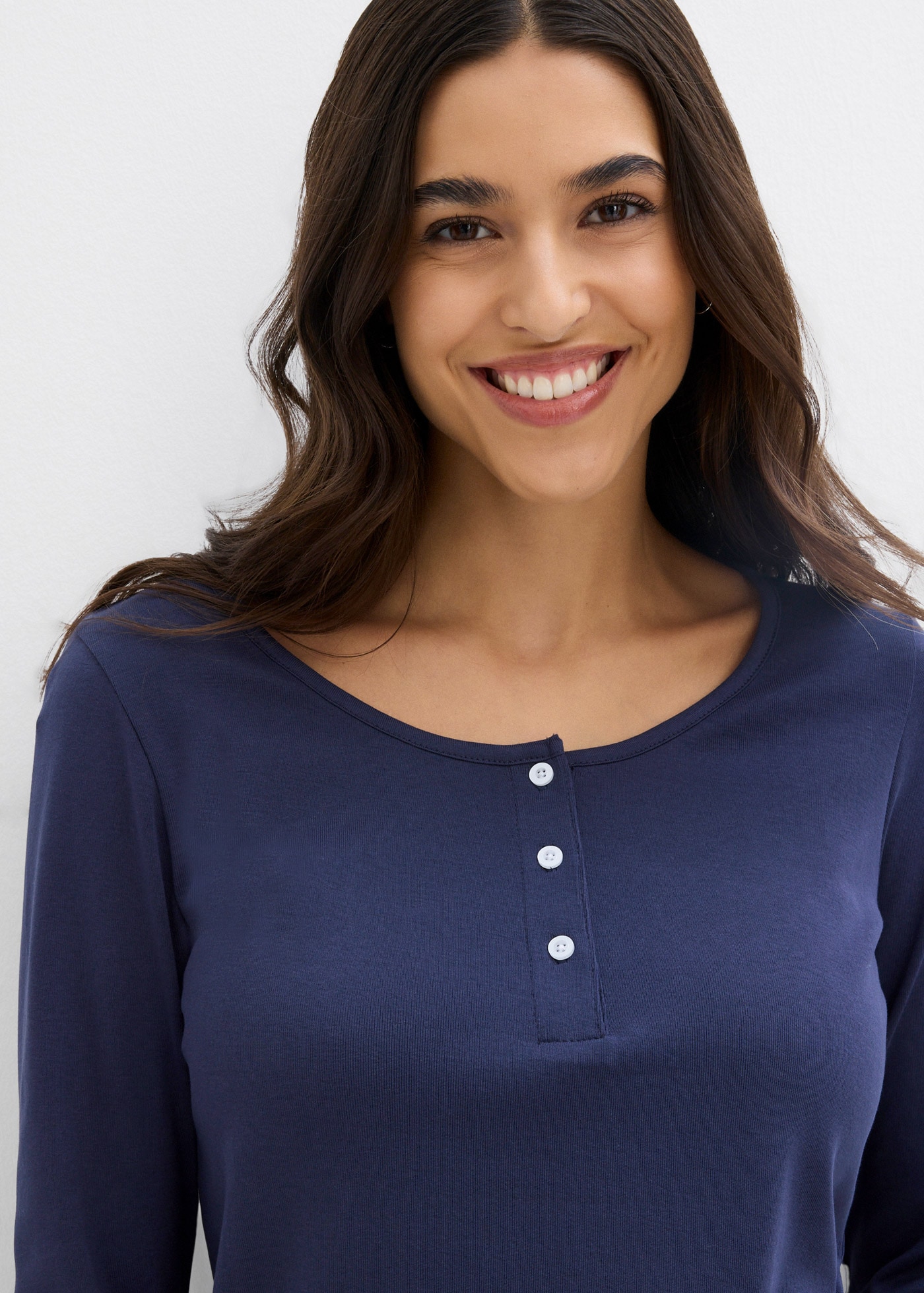 bonprix Langarmshirt 1 körperbetonte Passform, Langarm, mit kurzer Knopfleiste im Henley-Stil
