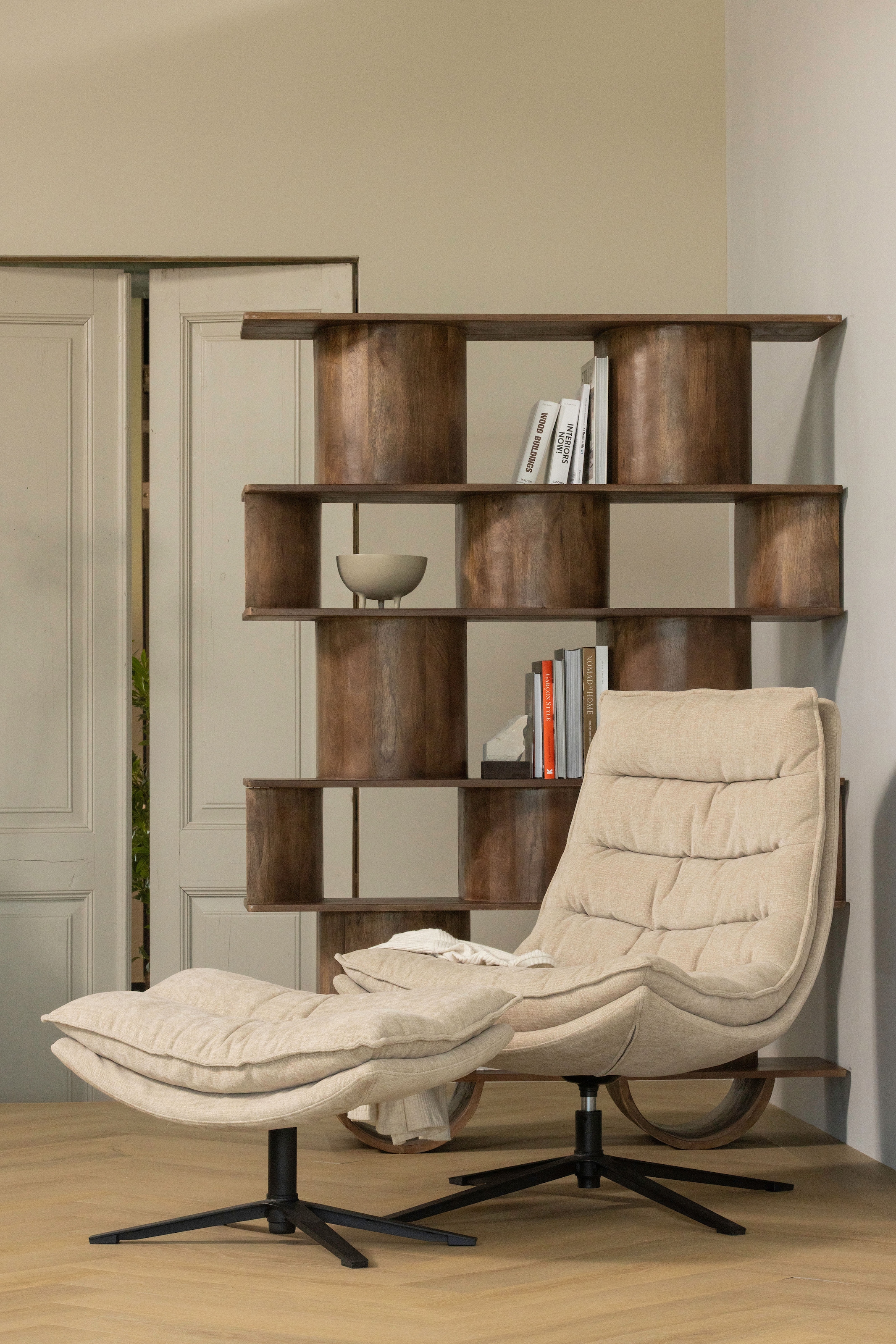 WOOOD Drehsessel »Kube mit Drehmechanismus inkl. Hocker B 74 x T 89 x H 100 cm« Hohe Verschleißfestigkeit, Newt-Chenillebezug, Tragkraft 120 kg