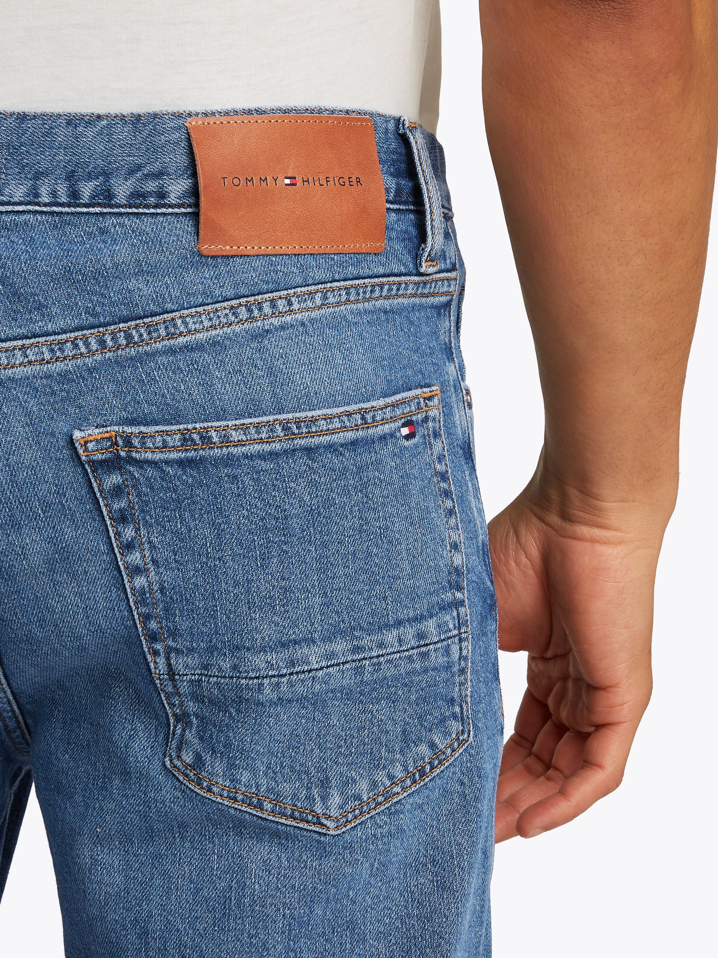 Tommy Hilfiger Tapered-fit-Jeans »HARLEM Tapered Fit«, in grauer Waschung