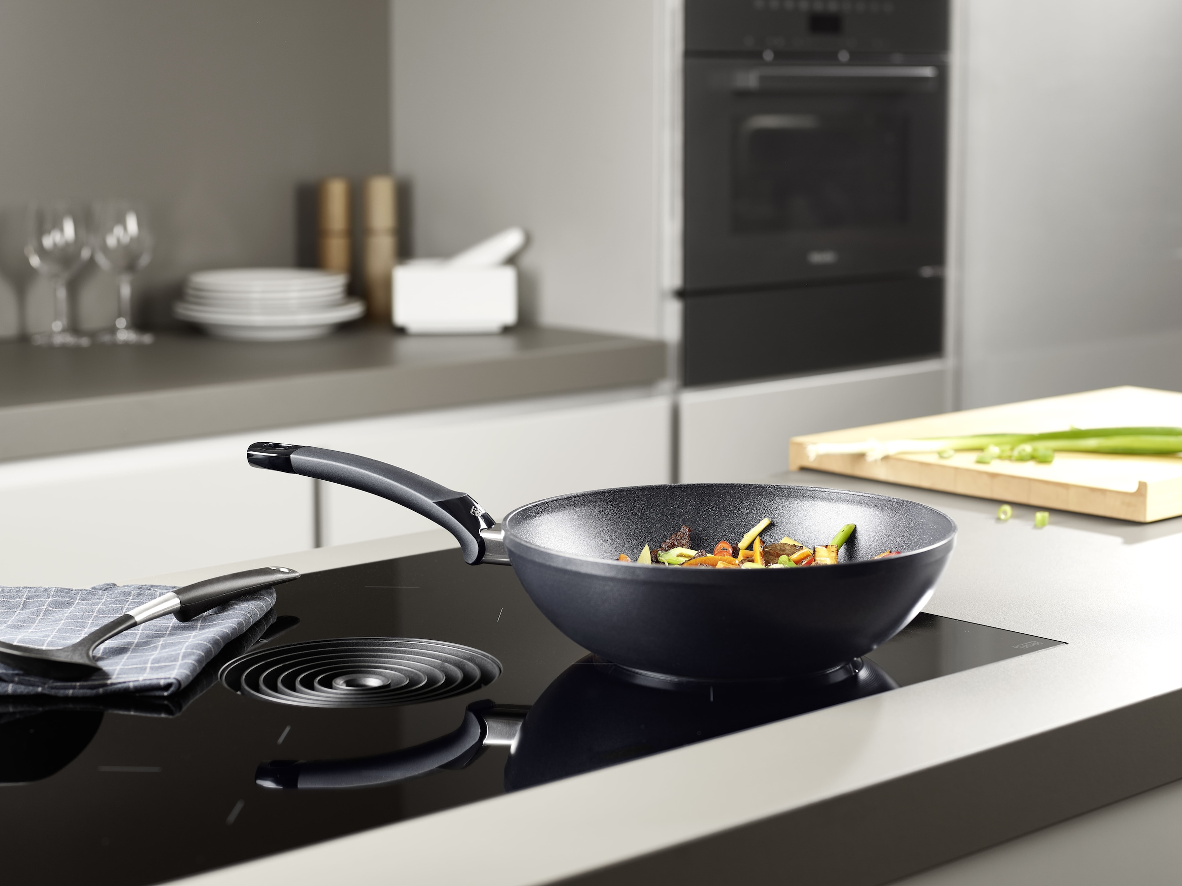 Fissler Wok »Adamant®« Aluminium 1 Stk. tlg. kratzfest, Made in Germany