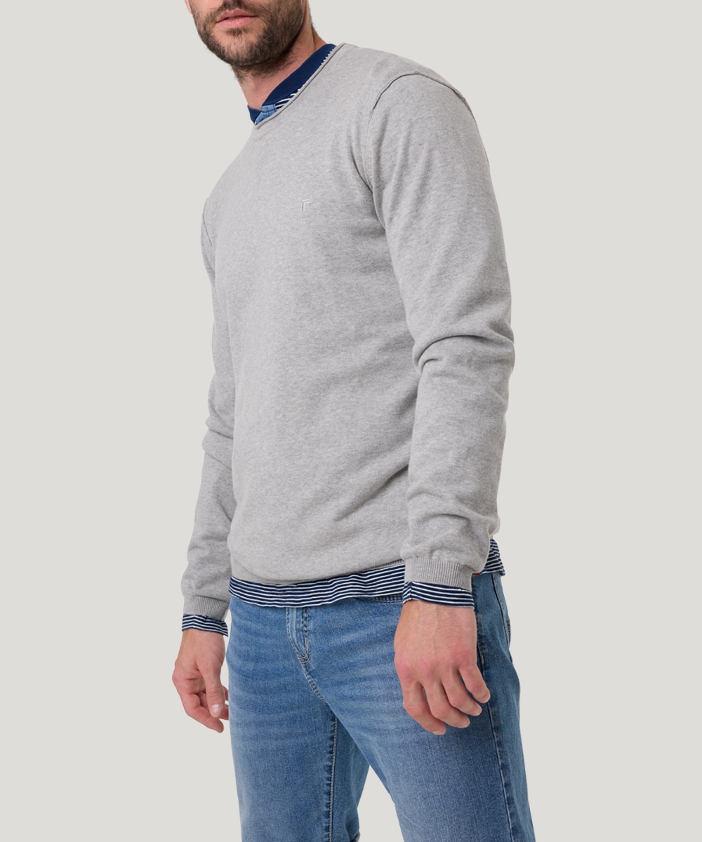 Pioneer Authentic Jeans Rundhalspullover, Ausschnitt mit Rollkante, Außennähte
