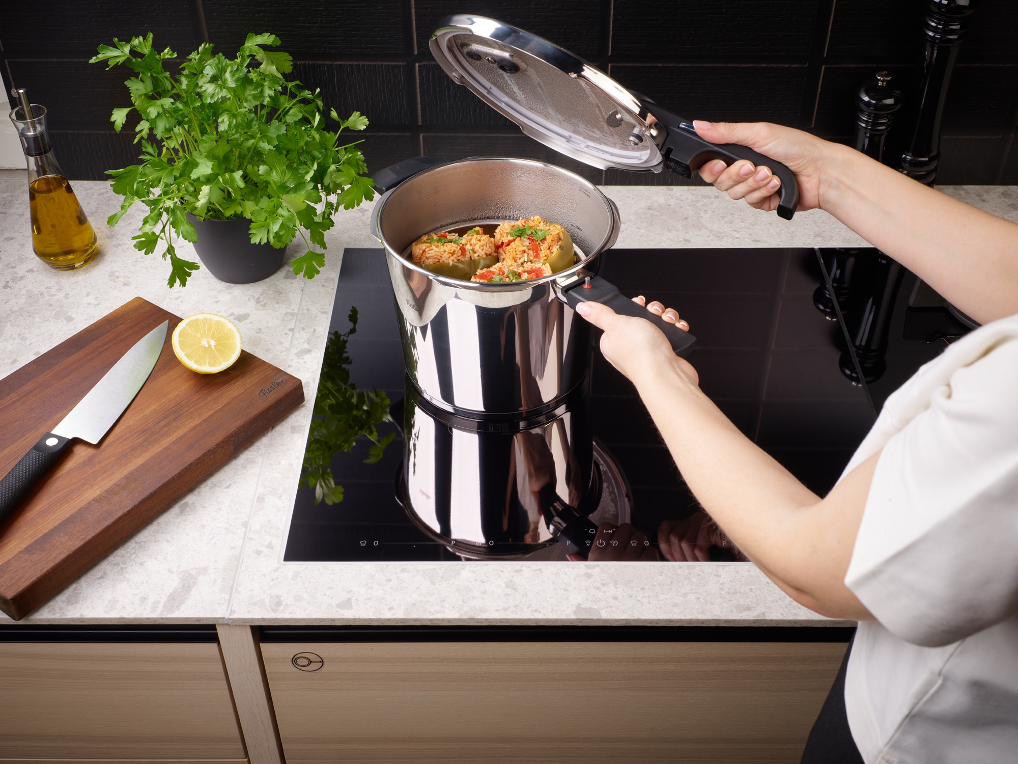 Fissler Schnellkochtopf »Vitaquick® Edition« Set, je 1 Topf 6 + 3,5 Liter, 1 Deckel, 1 Zusatz-Glasdeckel + Zubehör, 6 Stk. tlg. Edelstahl 18/10