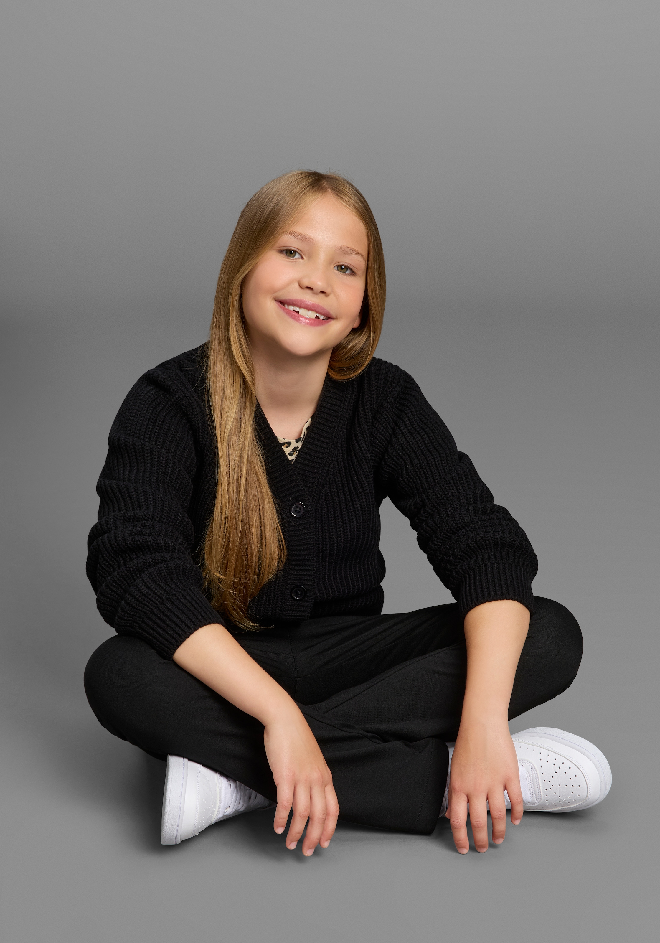 KIDSWORLD Strickjacke »Strickjacke Basic-Style« Strickjacke, toll zu allem zu kombinieren