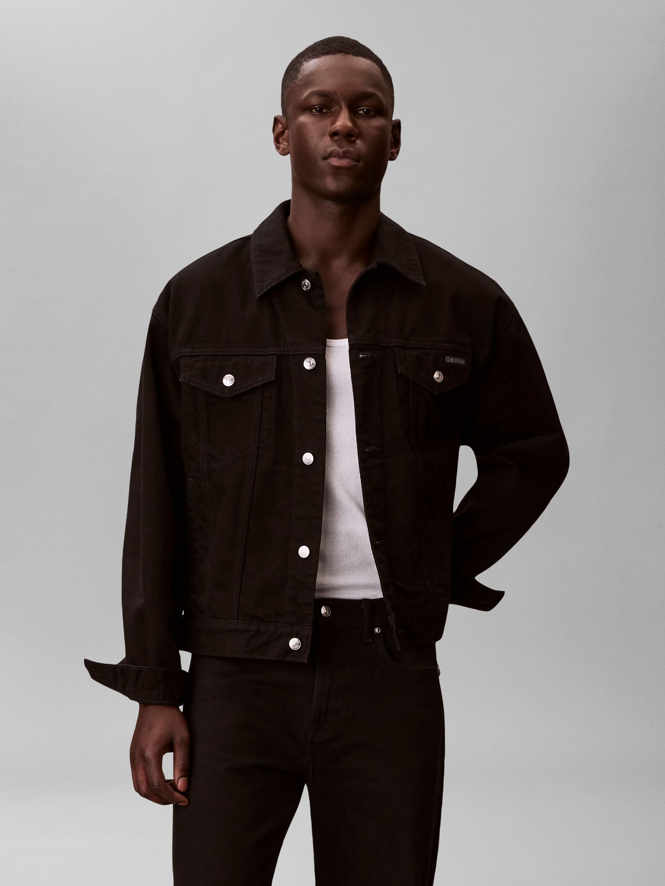 Calvin Klein Jeansjacke »90S CK CLASSIC BLACK TRUCKER« ohne Kapuze Regular fit mit normalen Hemdkragen