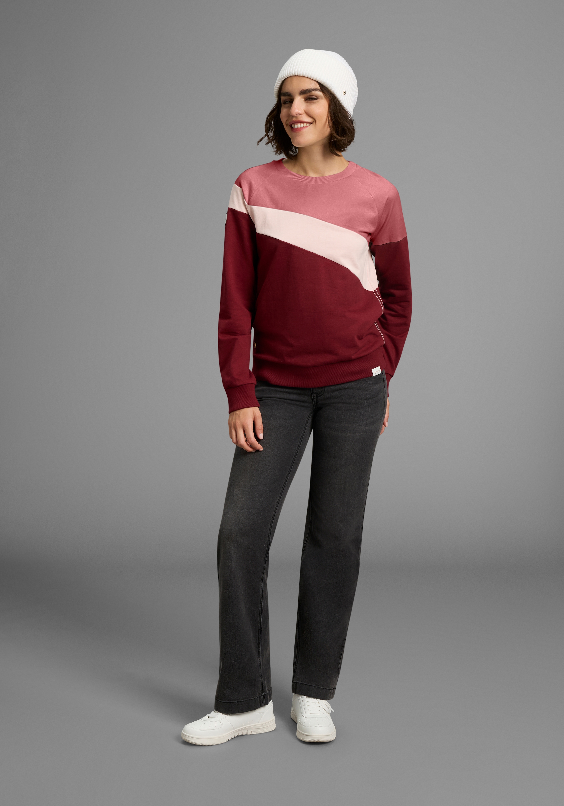 KangaROOS Sweatshirt , im Colorblock Design mit süßen Details
