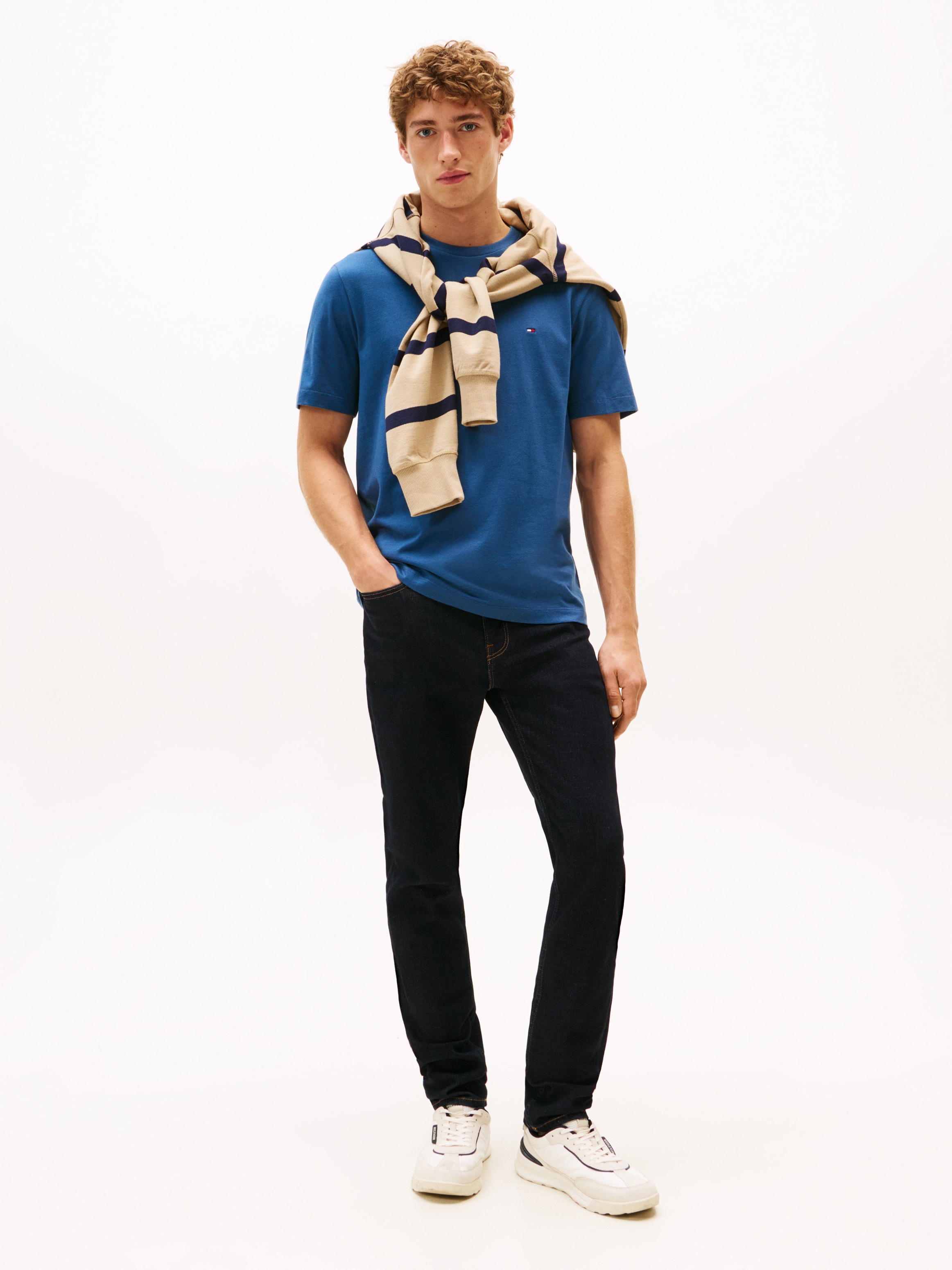 Tommy Hilfiger T-Shirt »ESSENTIAL REG FIT SOLID TEE mit Stickerei und Rundhals«, unifarben, casual, regular fit, Baumwolle, Rundhals