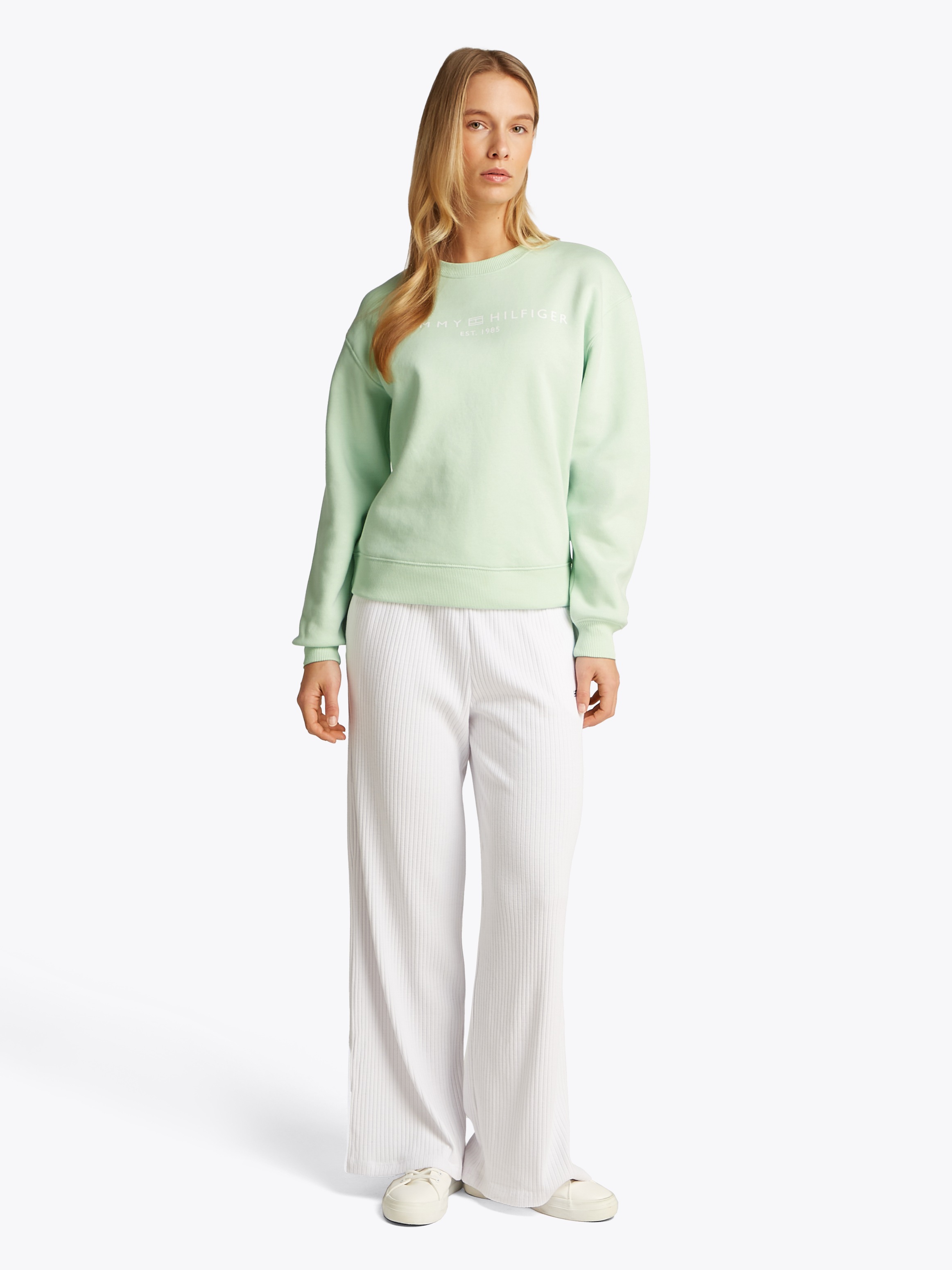 Tommy Hilfiger Sweatshirt »MDRN REG CORP LOGO C-NK SWTSHRT«, mit Logoschriftzug