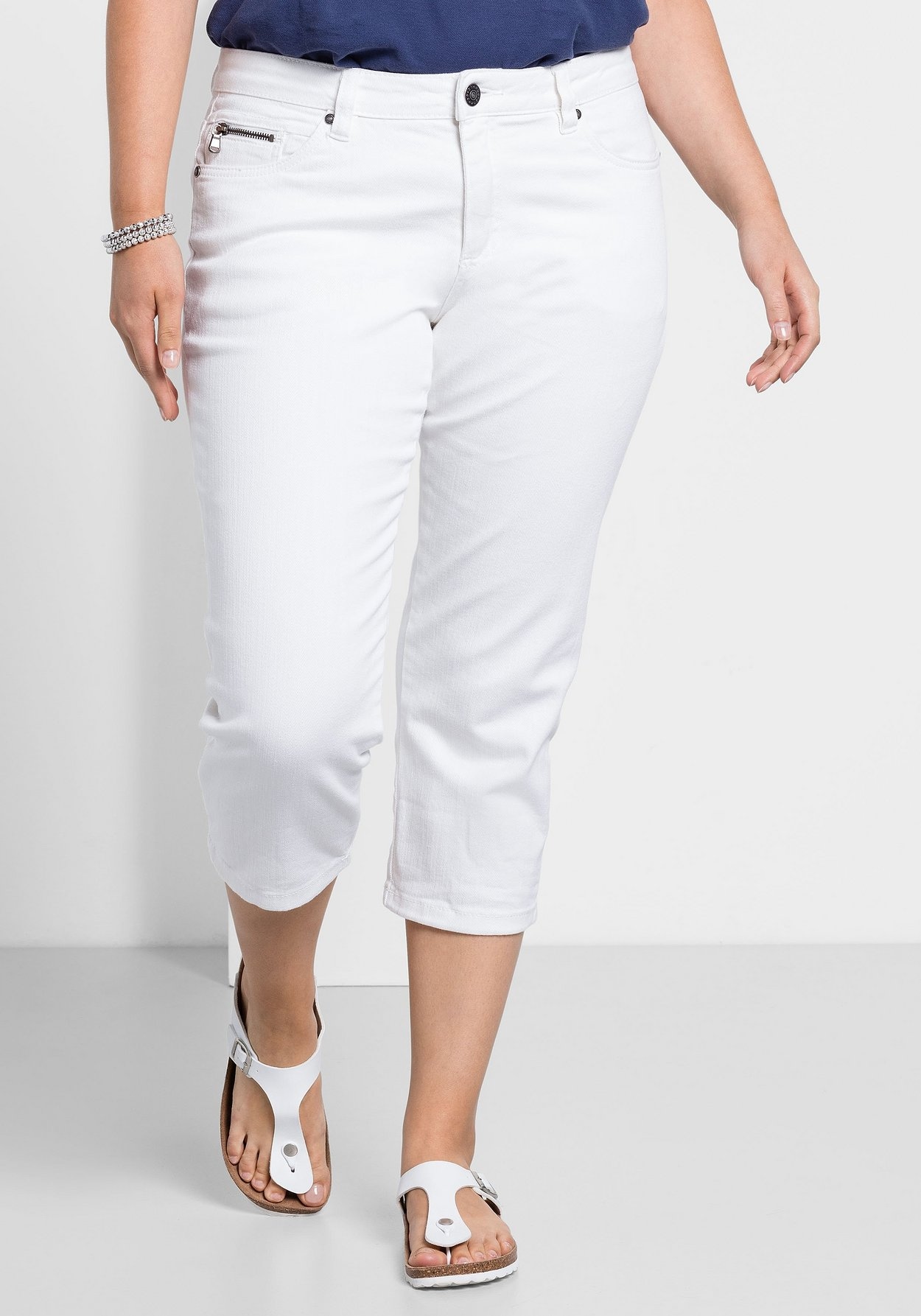 Sheego Caprijeans »Caprijeans mit Used-Effekten«