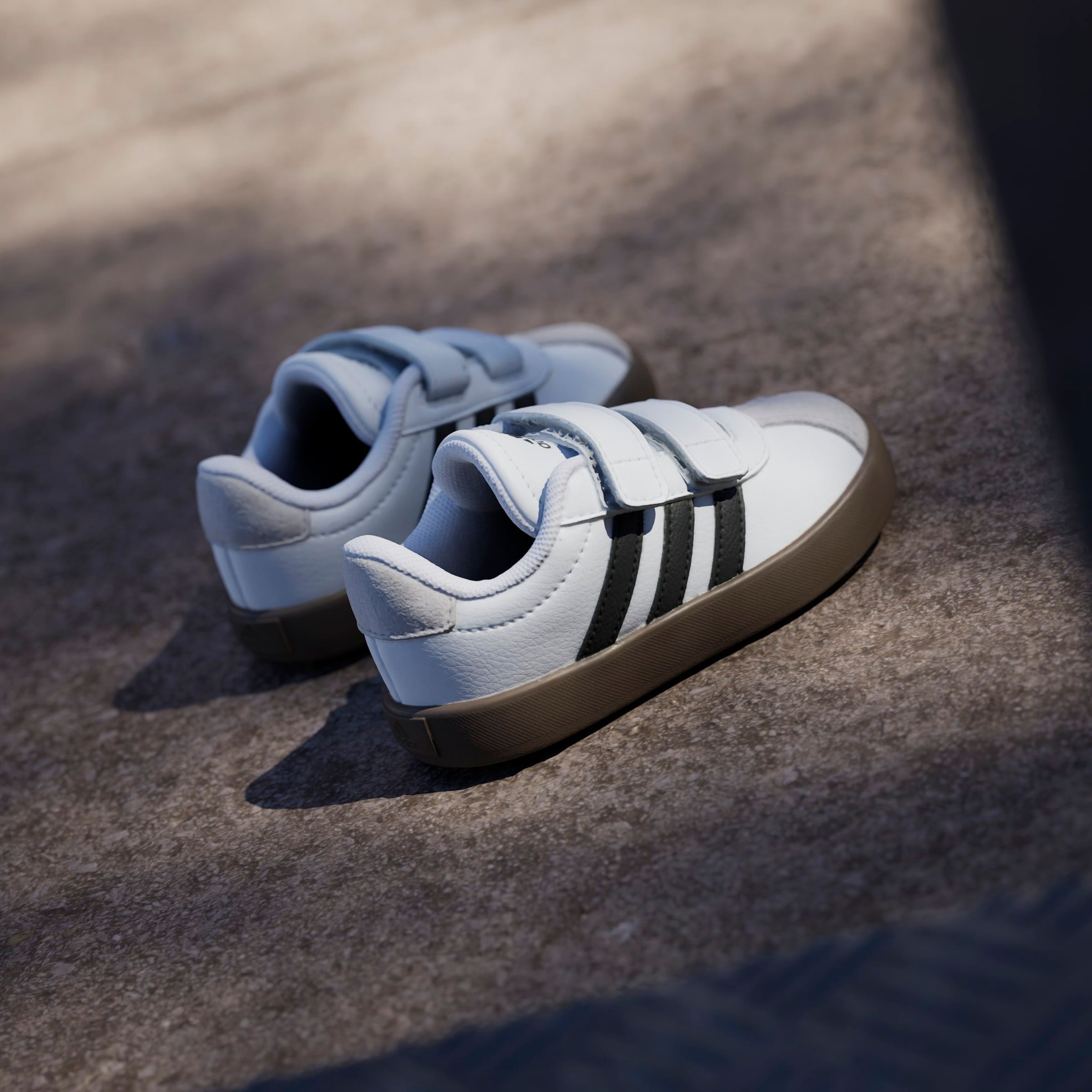 adidas Sportswear Klettschuh »VL COURT 3.0 KIDS«, inspiriert vom Design des adidas samba