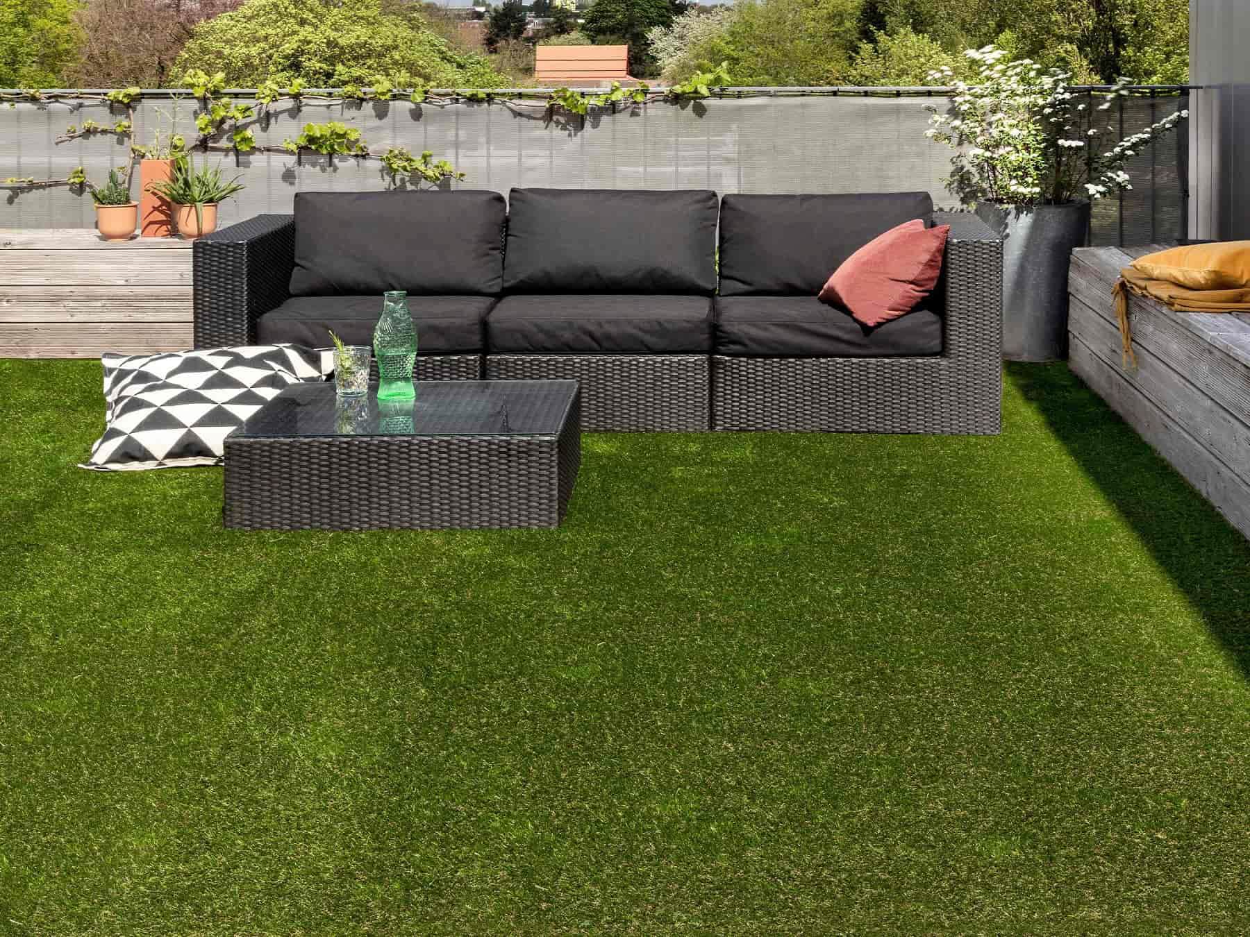 Primaflor-Ideen in Textil Kunstrasen »FORESTLAND, Made in Spain« rechteckig 37 mm Höhe natürliche Optik, mit Drainagefunktion, ideal für Balkon & Terrasse