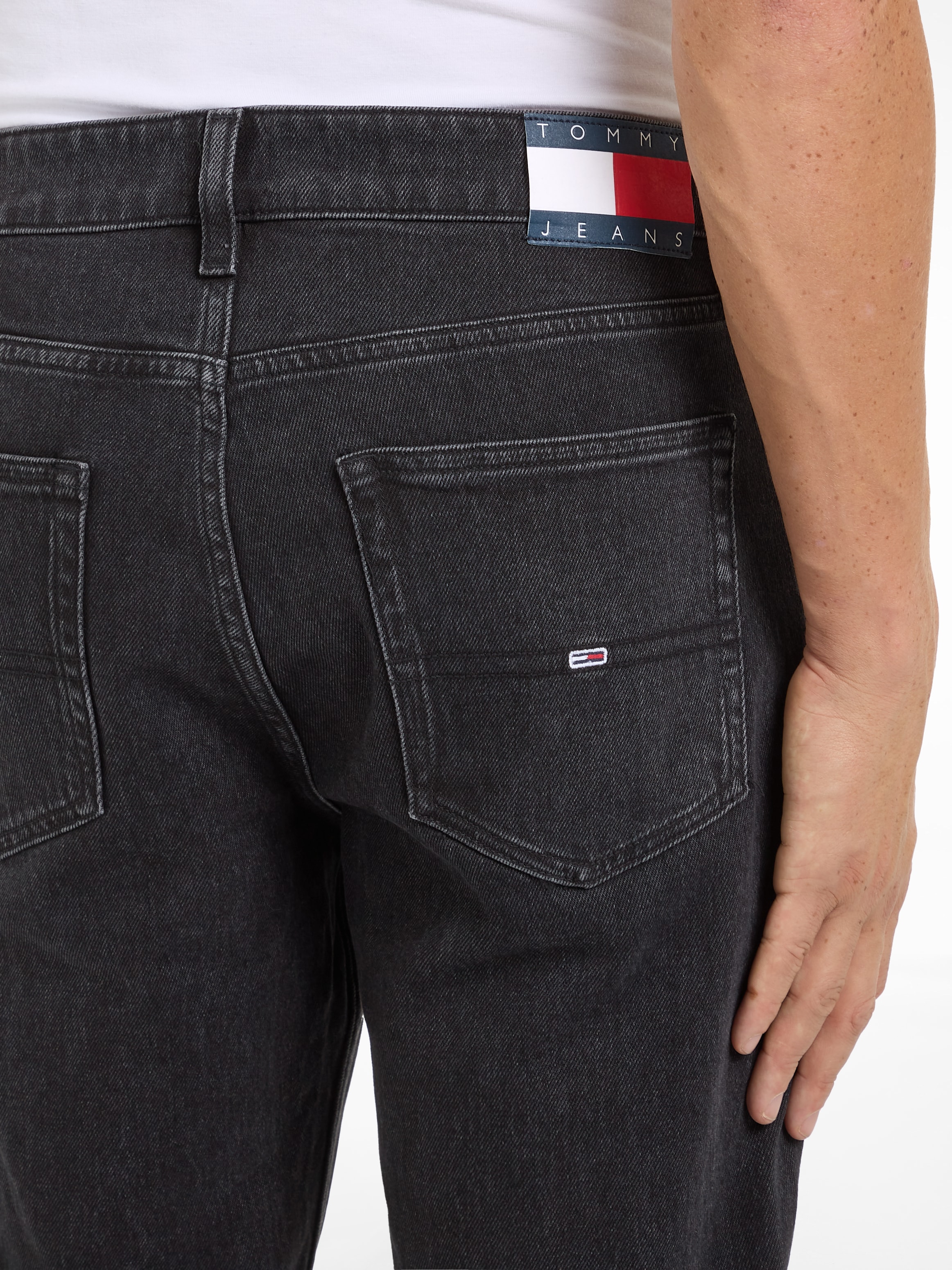 Tommy Jeans Slim-fit-Jeans »RYAN SLIM STRAIGHT«, mit Logoprägung