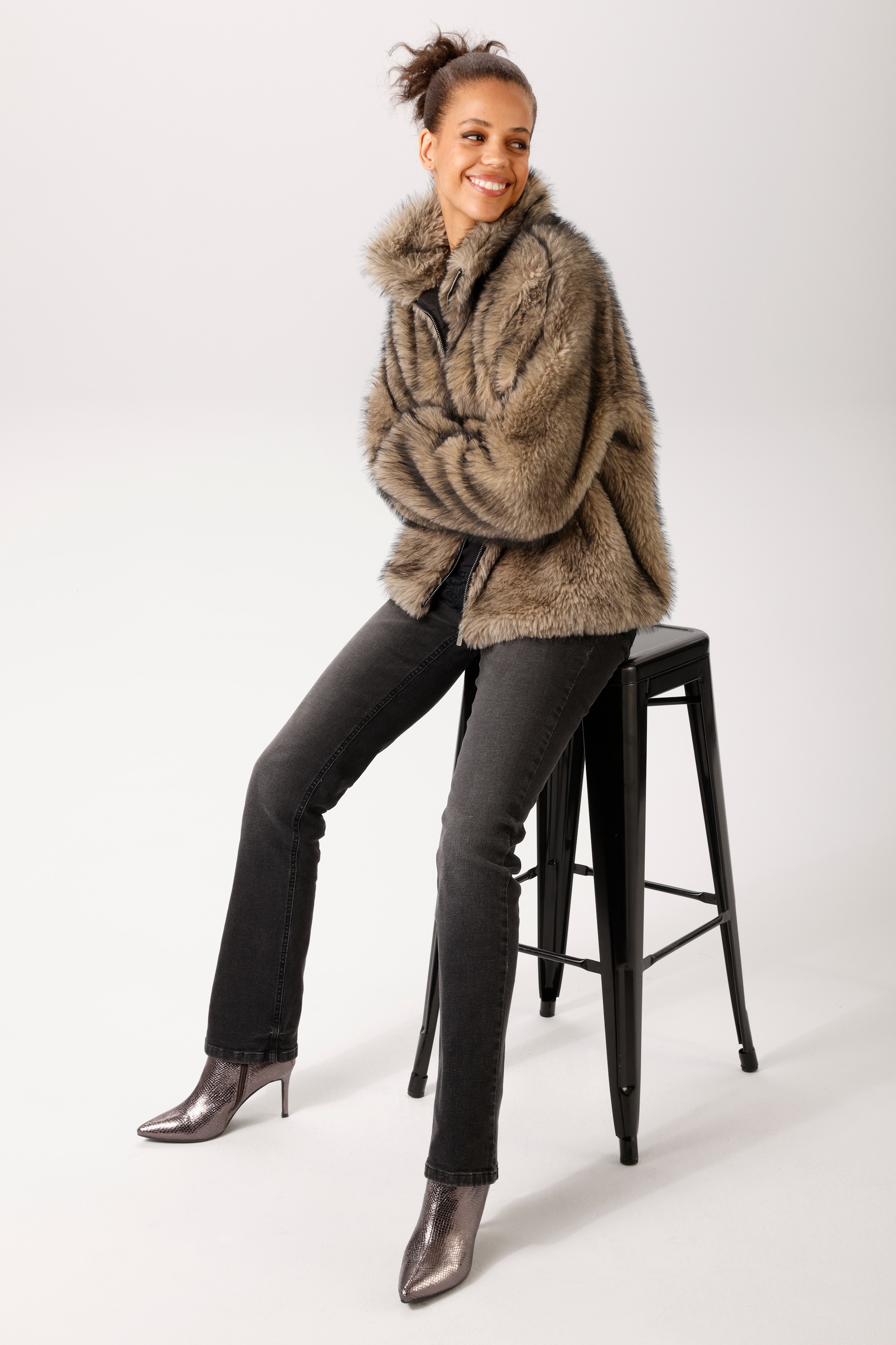 Aniston CASUAL Fellimitatjacke in effektvoller Optik - NEUE KOLLEKTION