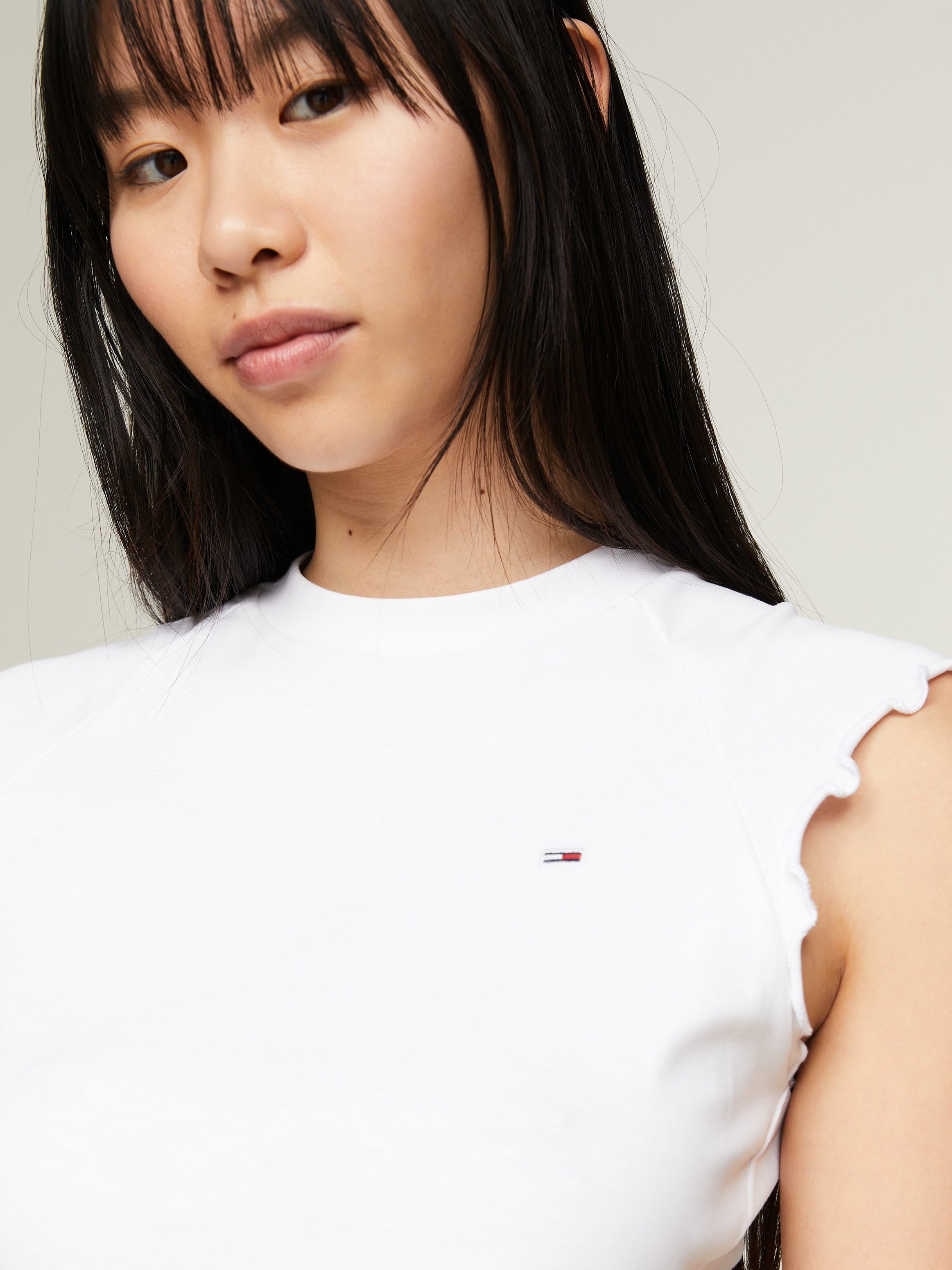 Tommy Jeans T-Shirt »TJW SLIM CRP BABYLOCK RIB TEE«, mit gewelltem Abschlüssen am Ärmel & Saum