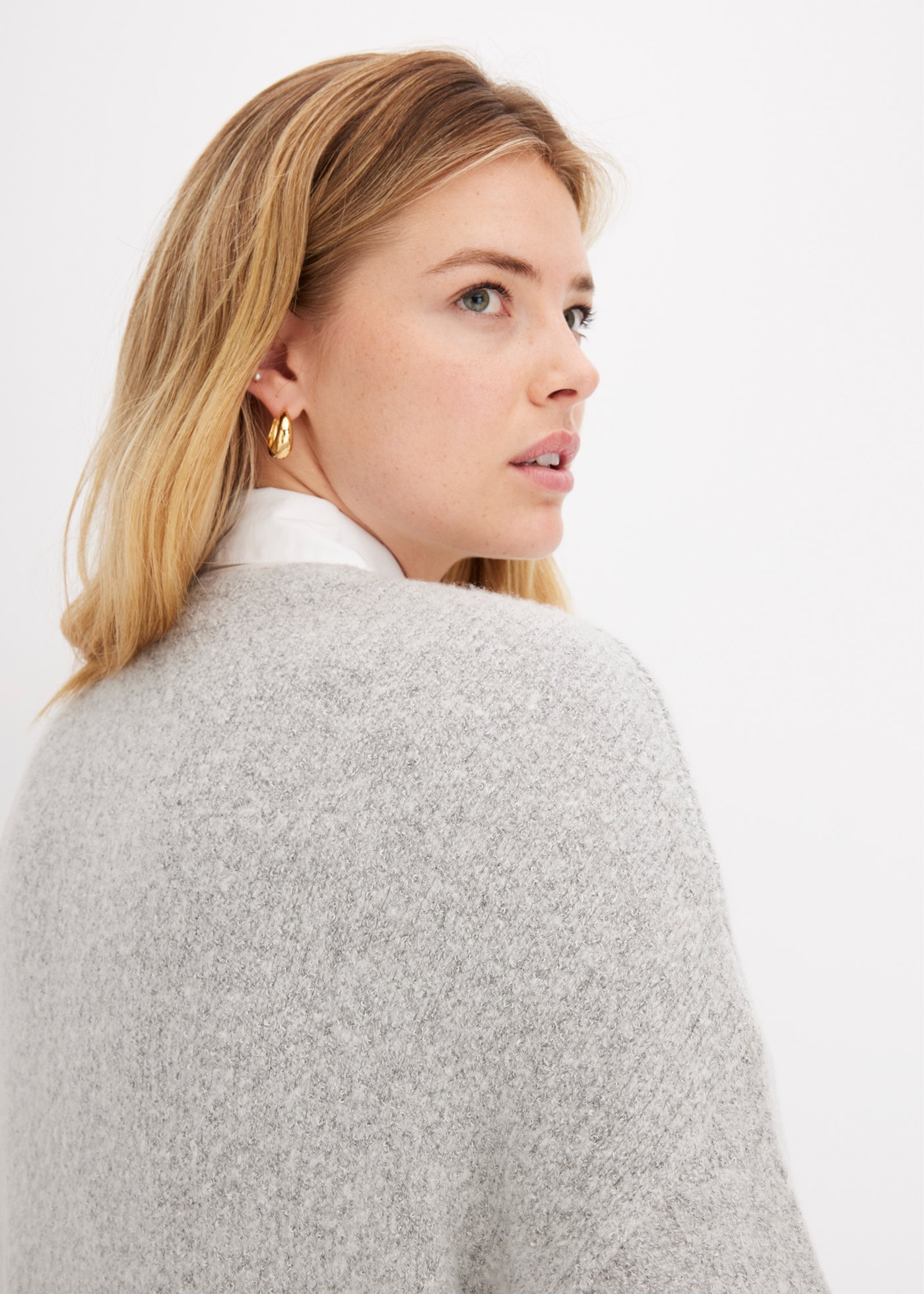 bonprix Strickjacke »Oversize-Strickjacke« Oversize-Passform, mit aufgesetzten Taschen