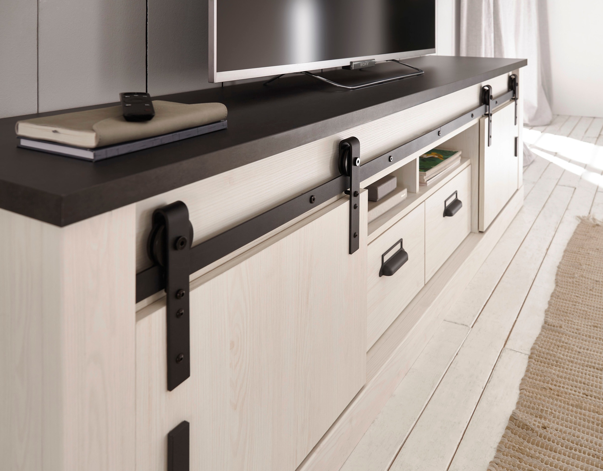 Home affaire Lowboard »SHERWOOD«, modernes Holz Dekor, mit Scheunentorbeschlag aus Metall, Breite 201 cm