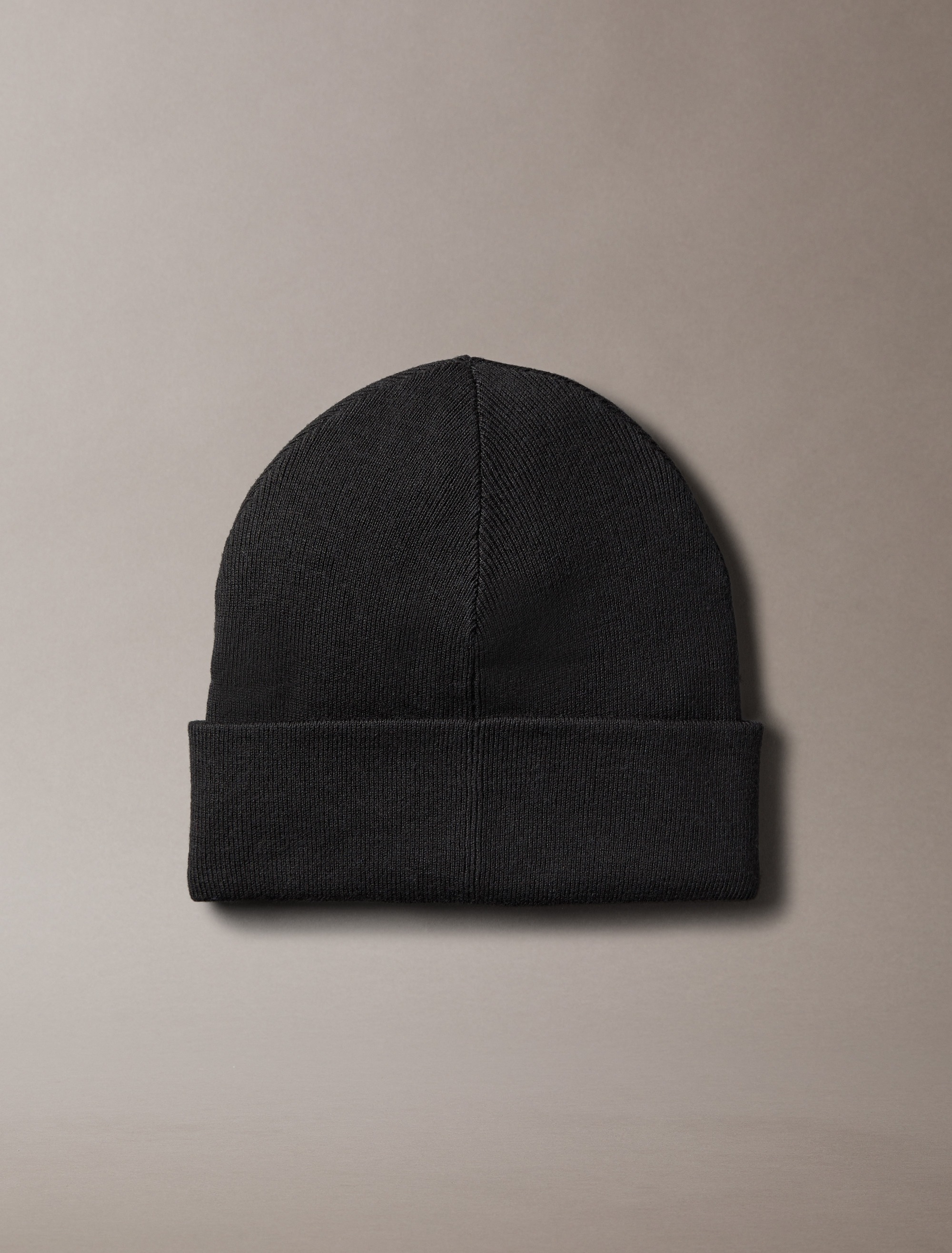 Calvin Klein Strickmütze »CK FINE RIB BEANIE« mit Markenlogo