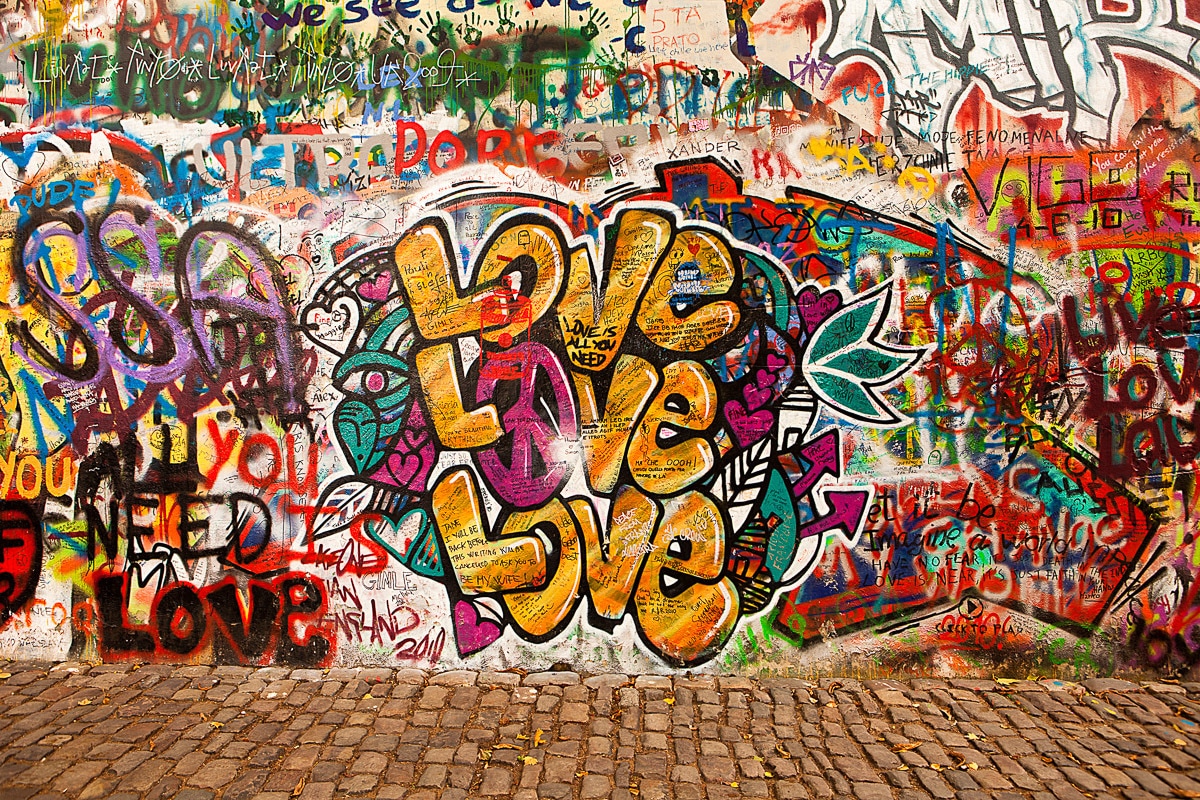 Papermoon Fototapete »Love Graffiti Wand«