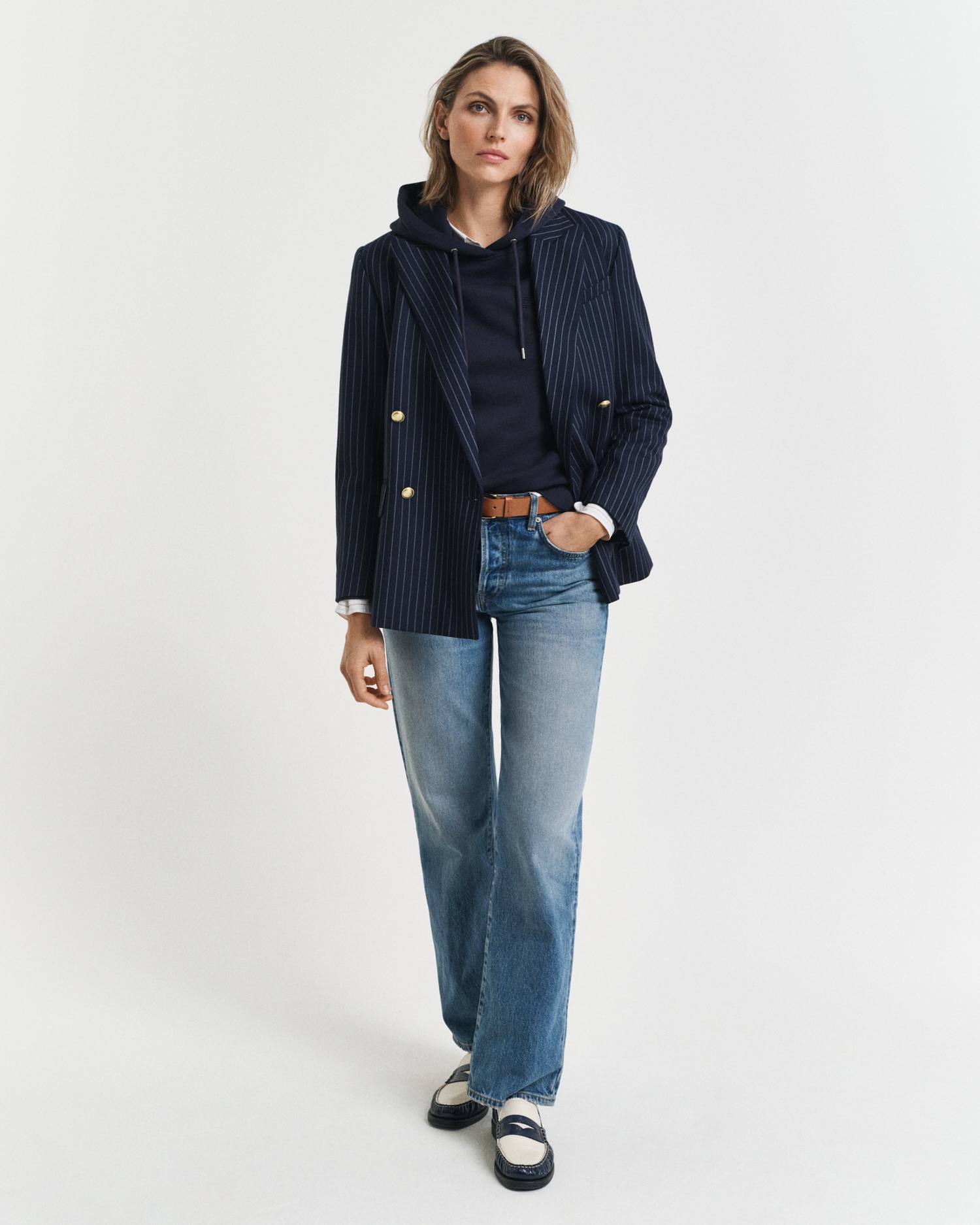 Gant Hoodie »REG TONAL SHIELD HOODIE«, Ton in Ton Stickerei, Rippbündchen