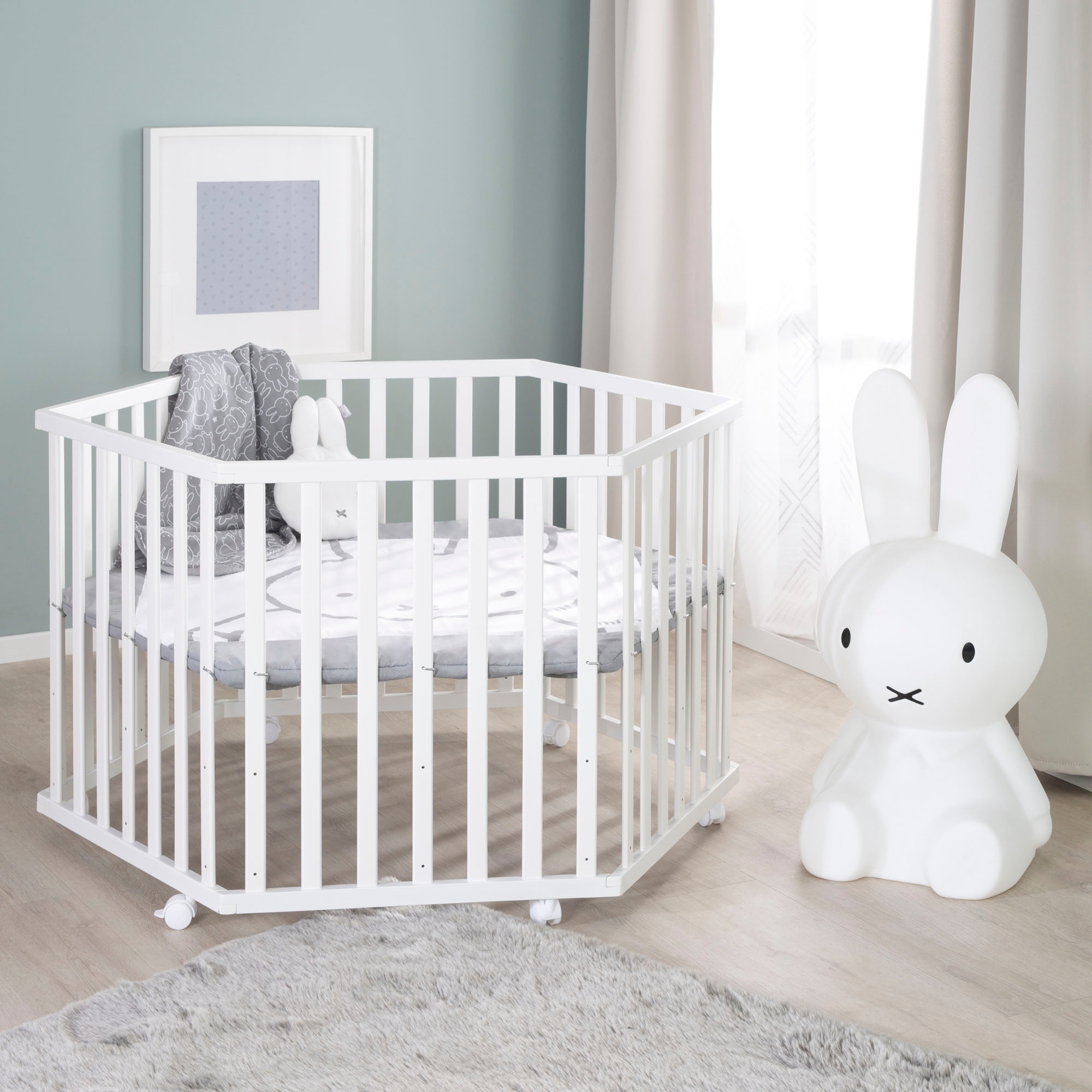 roba® Laufgitter »miffy®, weiß, 6-eckig«, bis 15 kg, mit Stoffeinlage