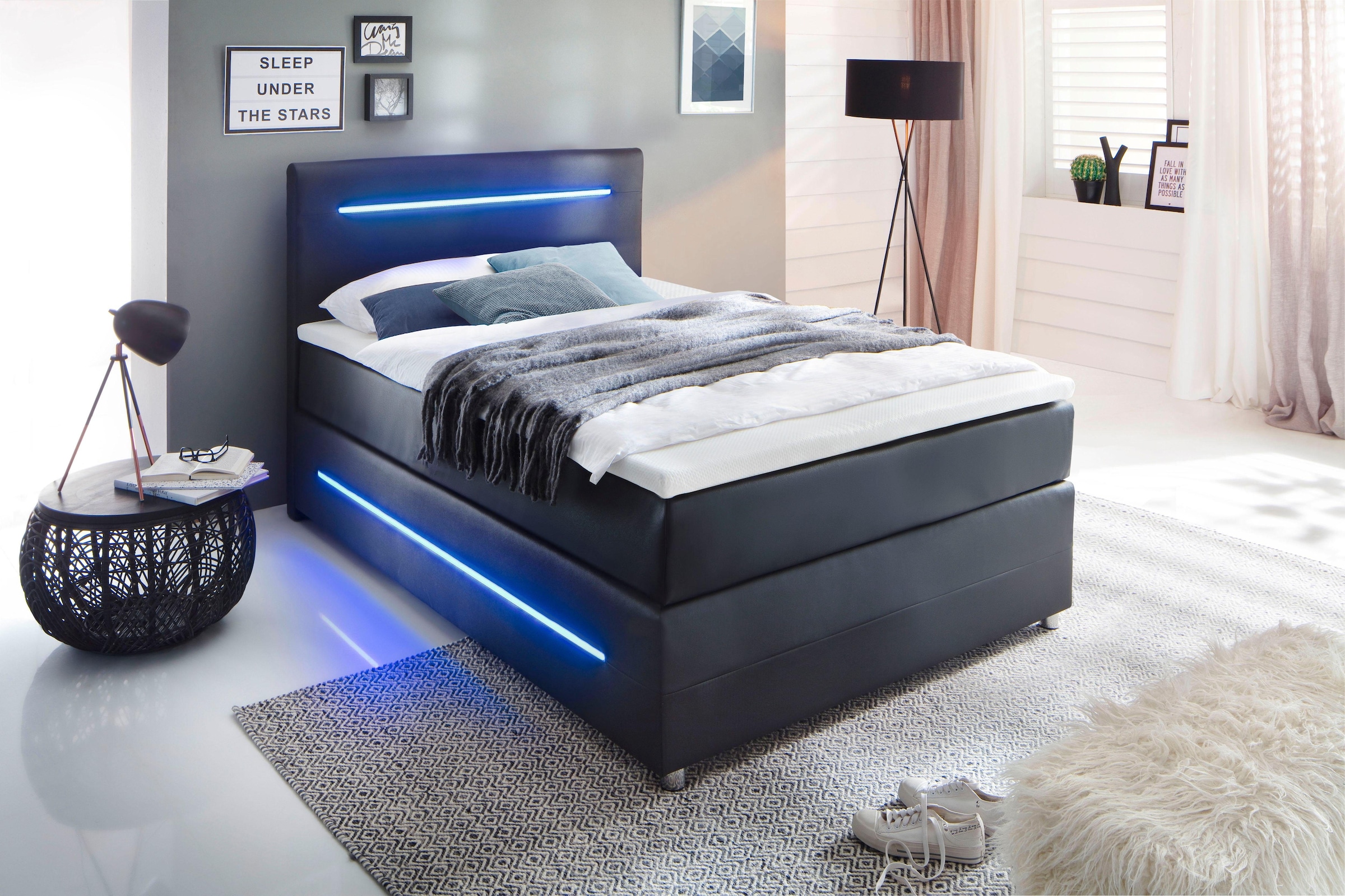 Boxsprinbett mit Bettkasten und LED-Beleuchtung in Schwarz