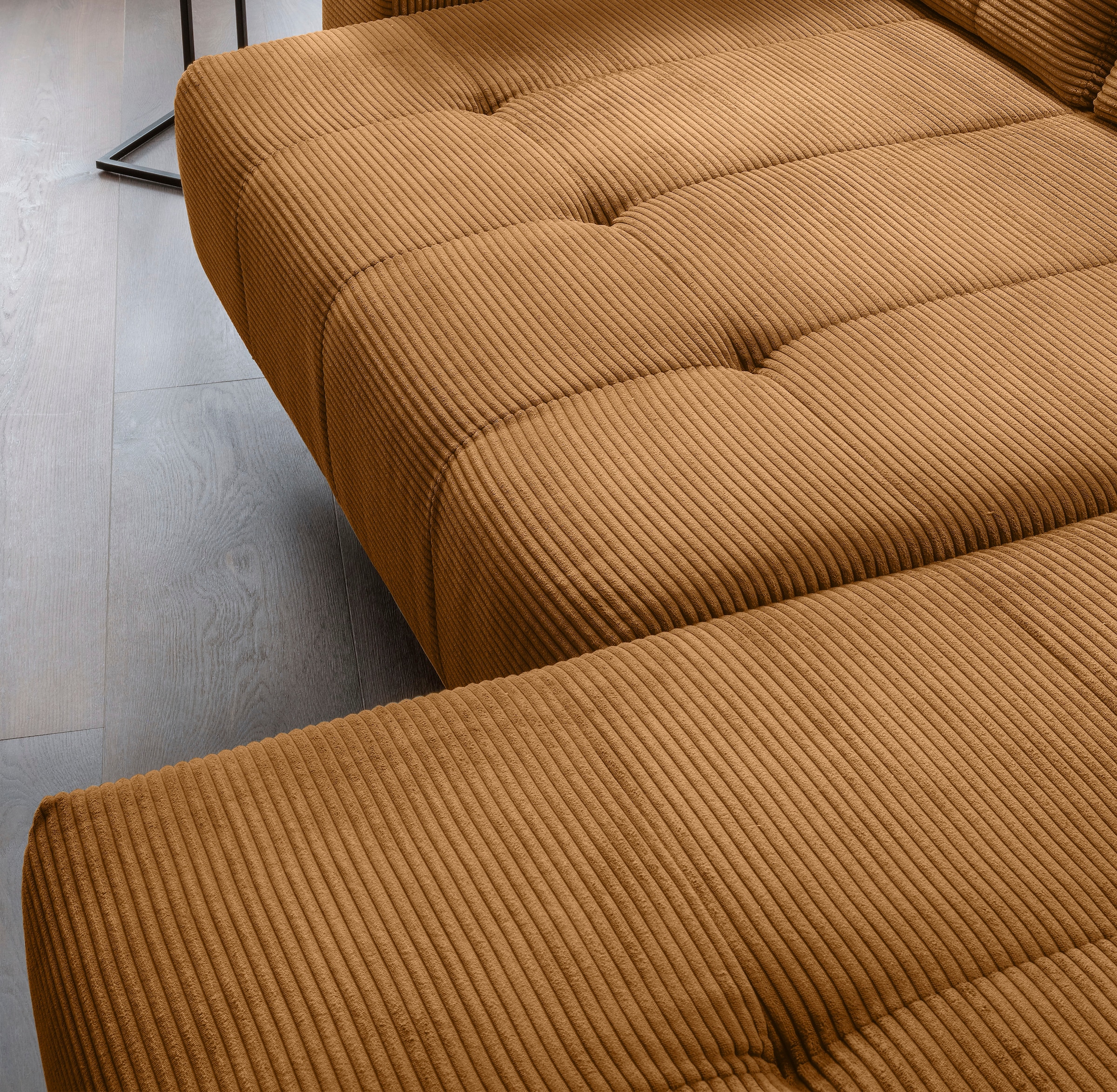 Home affaire Ecksofa »Lazio modern und bequem, schmale Armlehnen, tolle Detailverarbeitung« zwei verschiedene Fußfarben wählbar